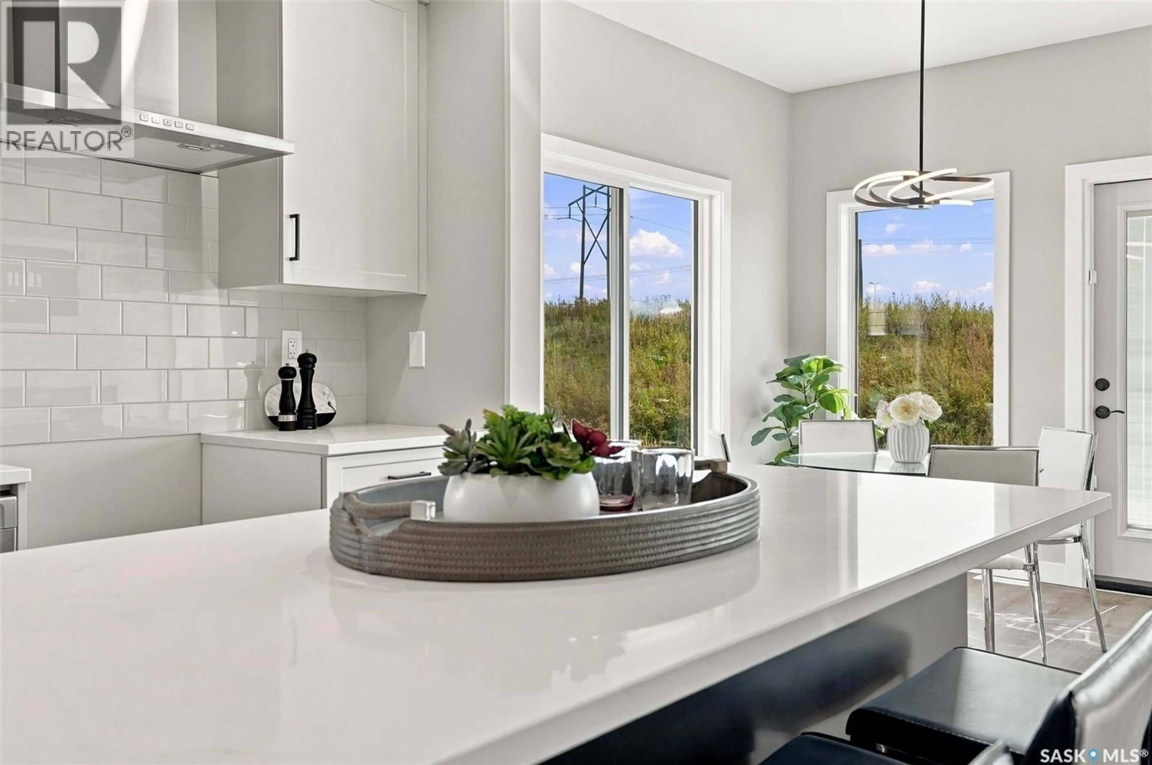Contemporary kitchen, ceramic/tile floor for 106 ASOKANIHKEW WAY, Saskatoon Saskatchewan S7V2C3