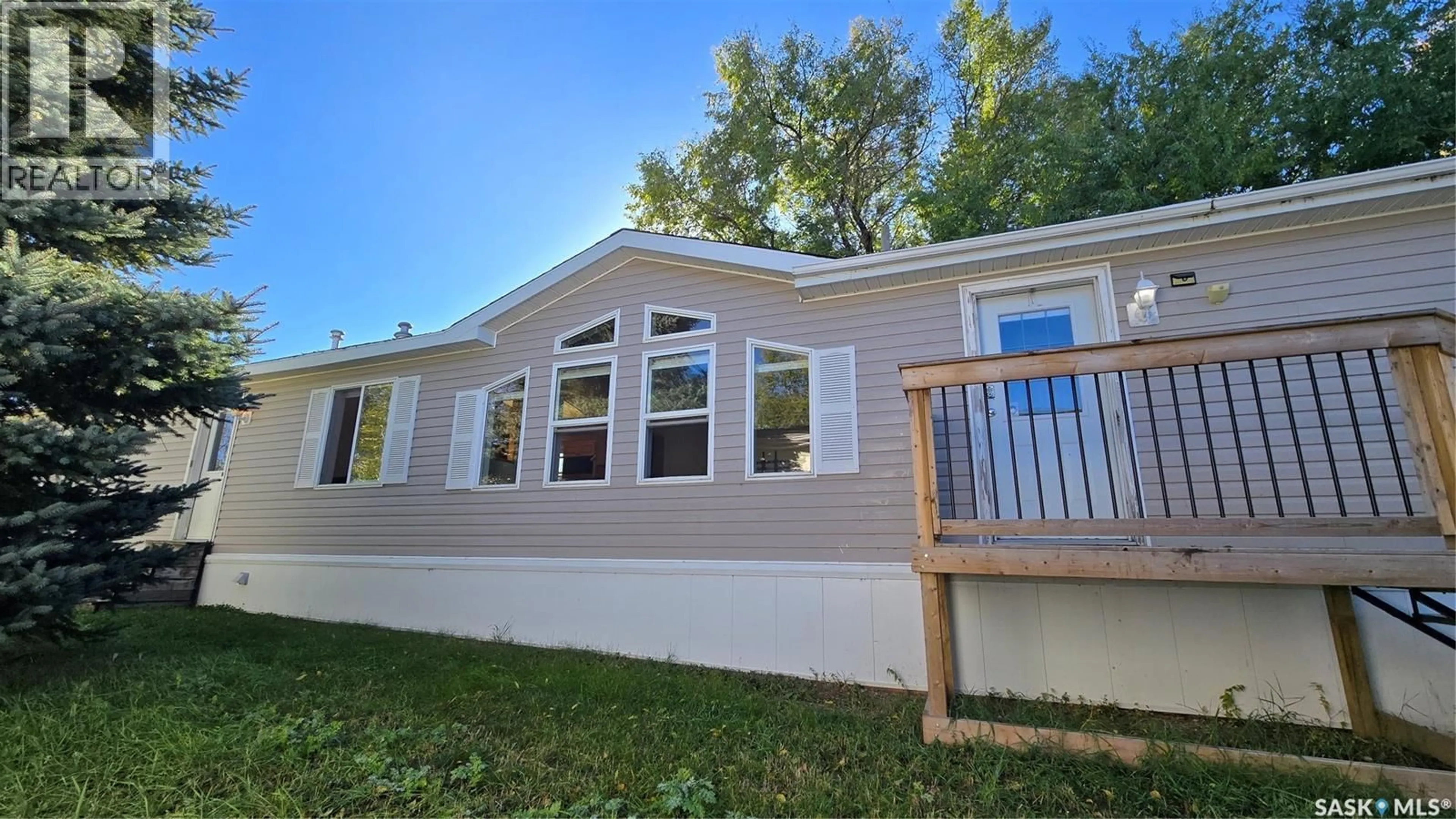 Home with vinyl exterior material, unknown for 16 WALTERS COURT, Pilot Butte Saskatchewan S0G3Z0