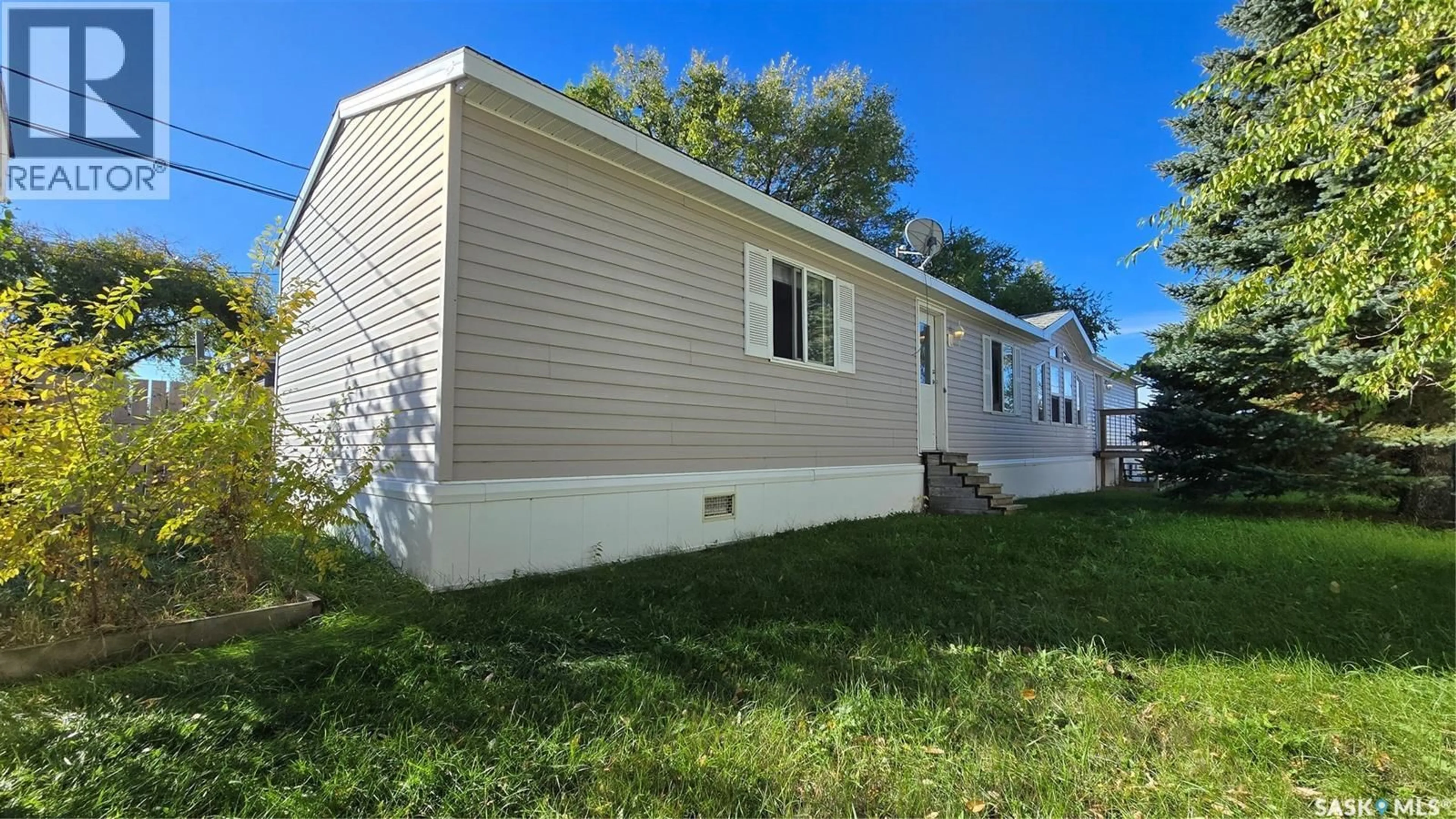 Home with vinyl exterior material, unknown for 16 WALTERS COURT, Pilot Butte Saskatchewan S0G3Z0