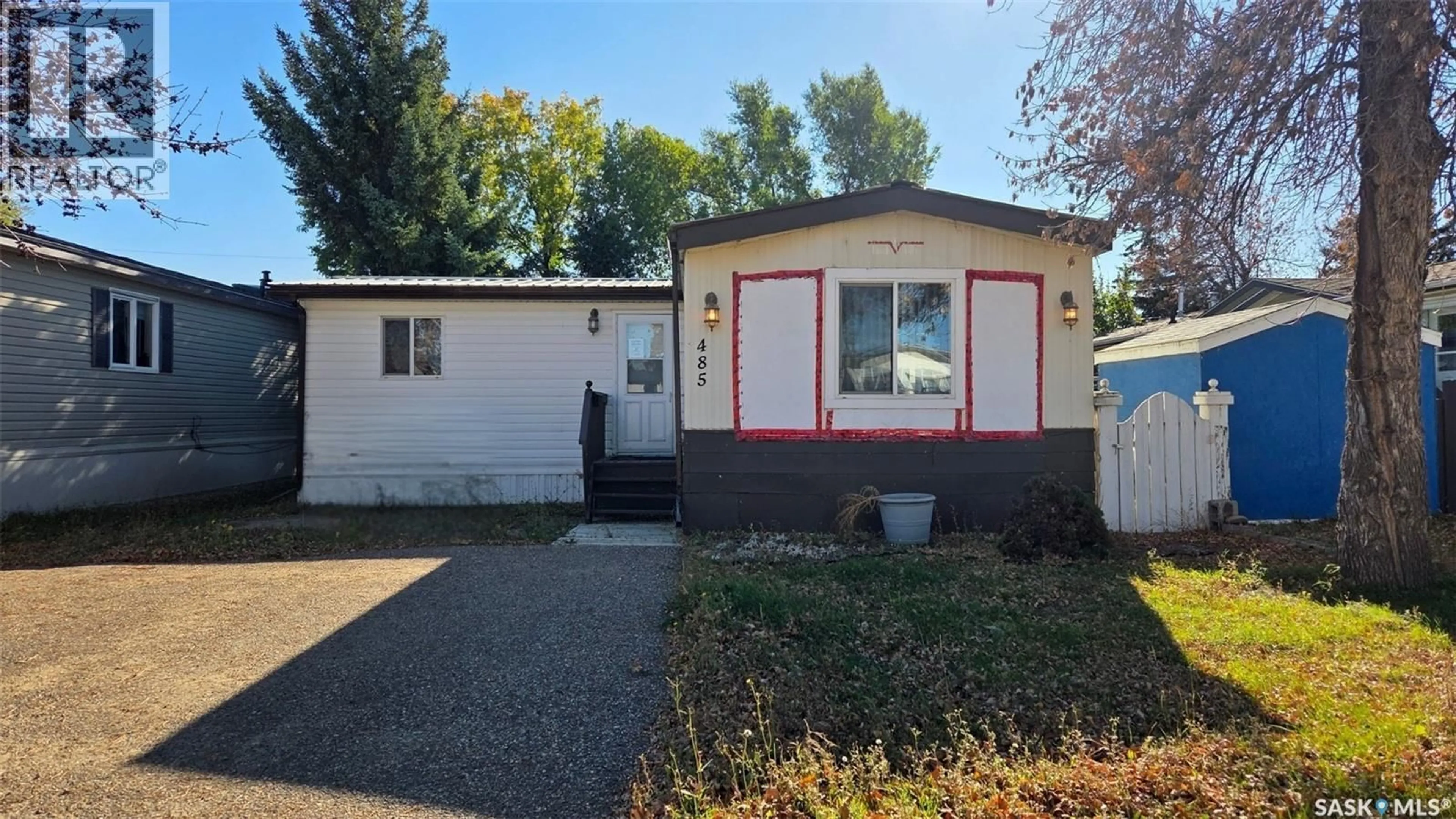 Home with vinyl exterior material, street for 485 32ND STREET, Battleford Saskatchewan S0M0E0