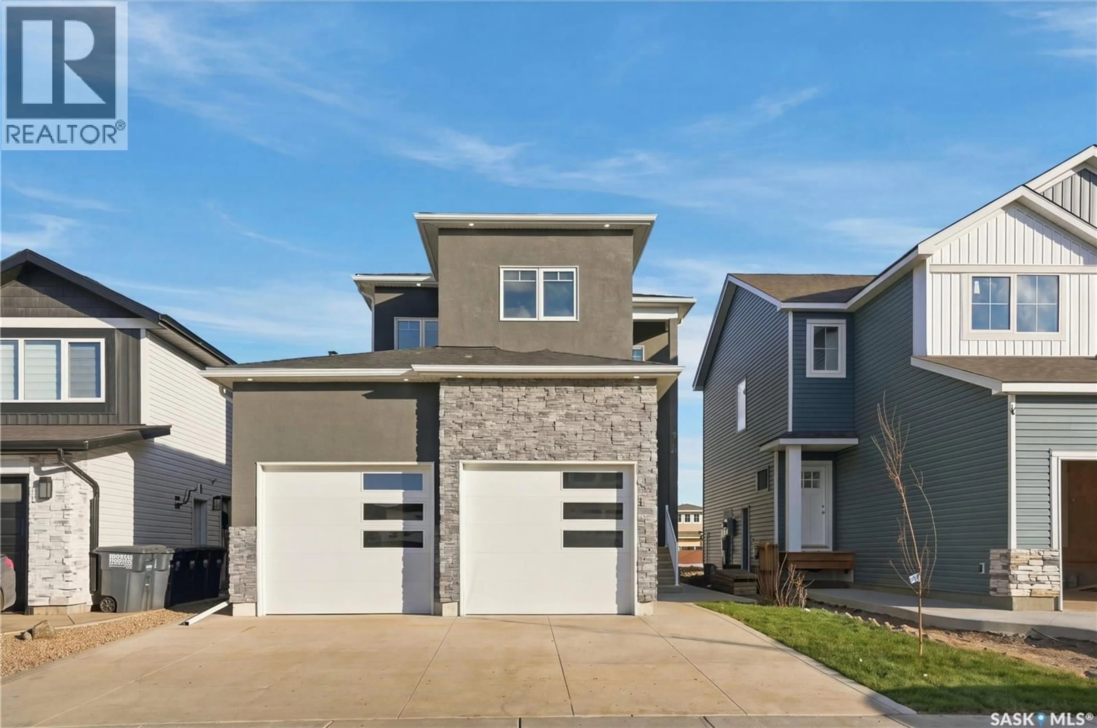 Home with vinyl exterior material, street for 714 NAZARALI UNION, Saskatoon Saskatchewan S7V1P1