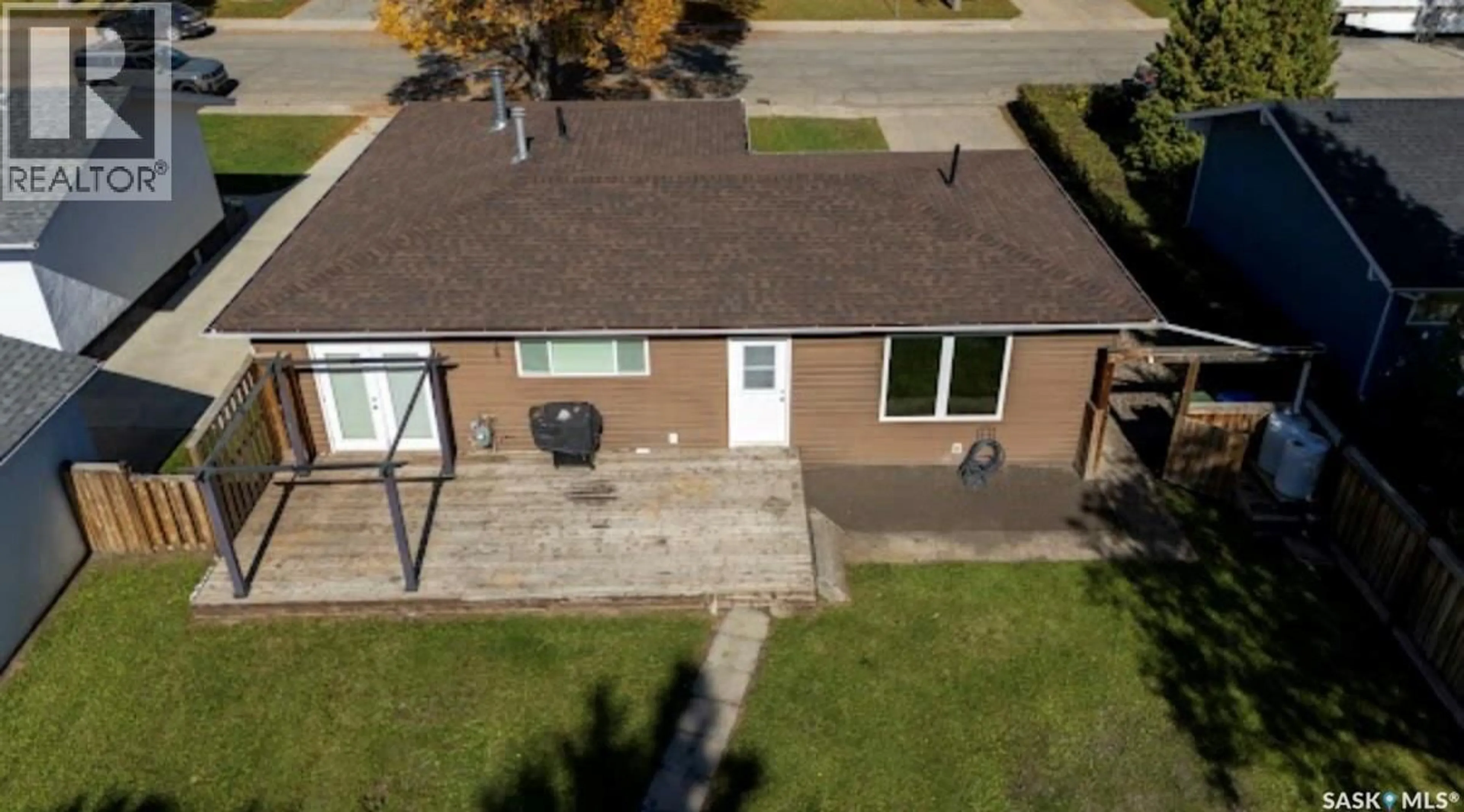 A pic from outside/outdoor area/front of a property/back of a property/a pic from drone, street for 444 MOUNTVIEW ROAD, Yorkton Saskatchewan S3N2L3