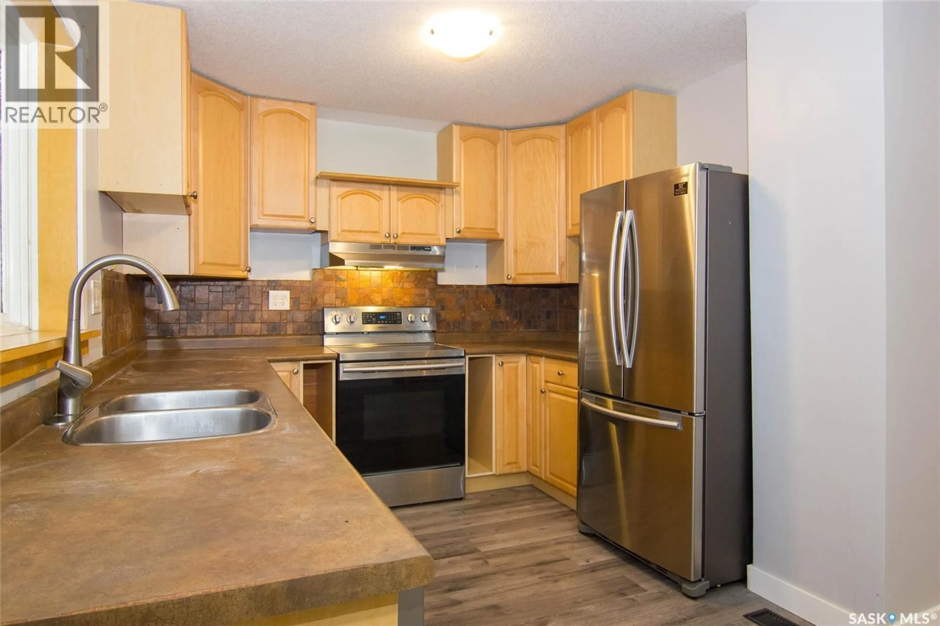 Standard kitchen, unknown for 308 HILLIARD STREET, Saskatoon Saskatchewan S7J0E6