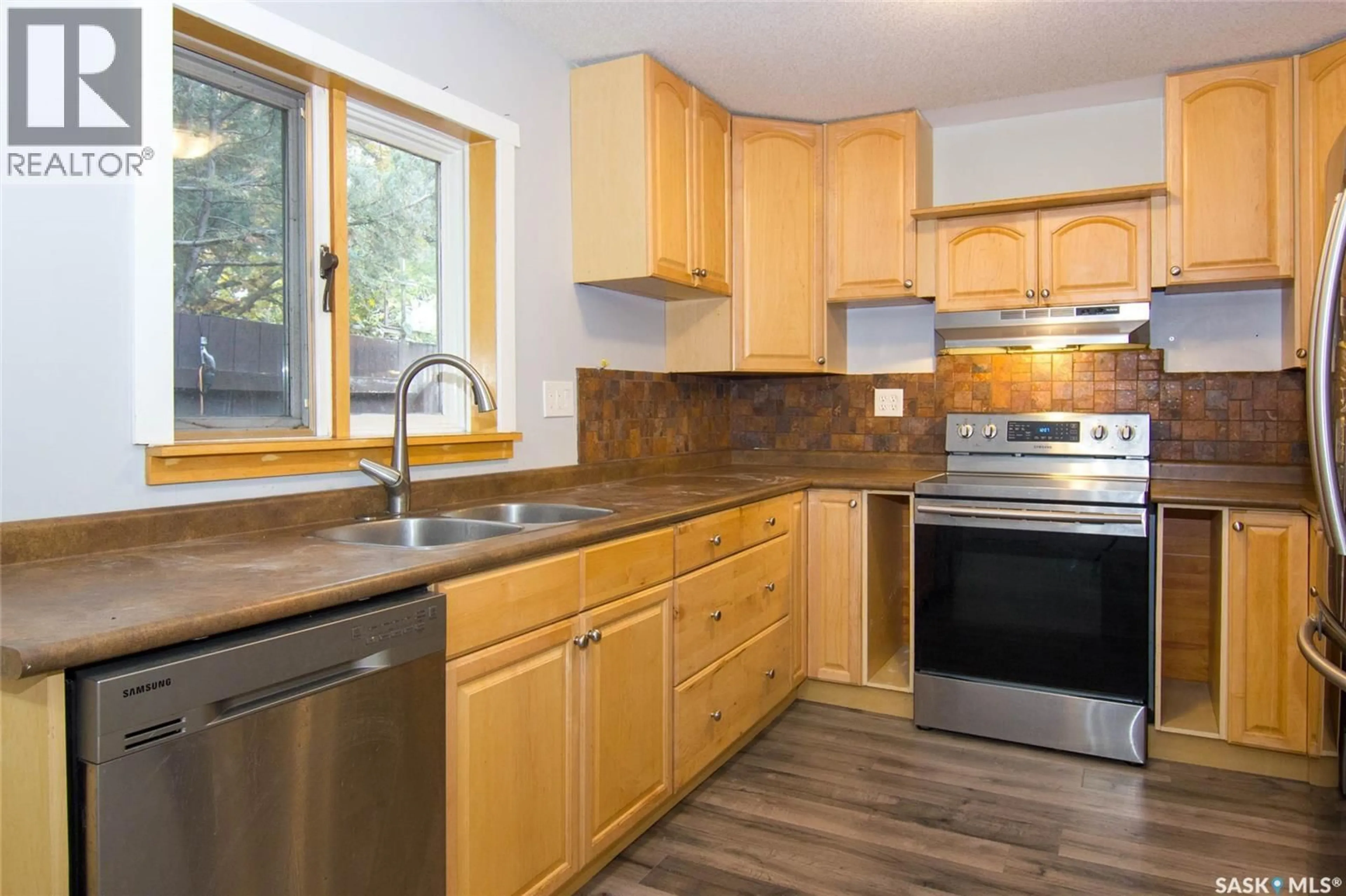 Standard kitchen, unknown for 308 HILLIARD STREET, Saskatoon Saskatchewan S7J0E6