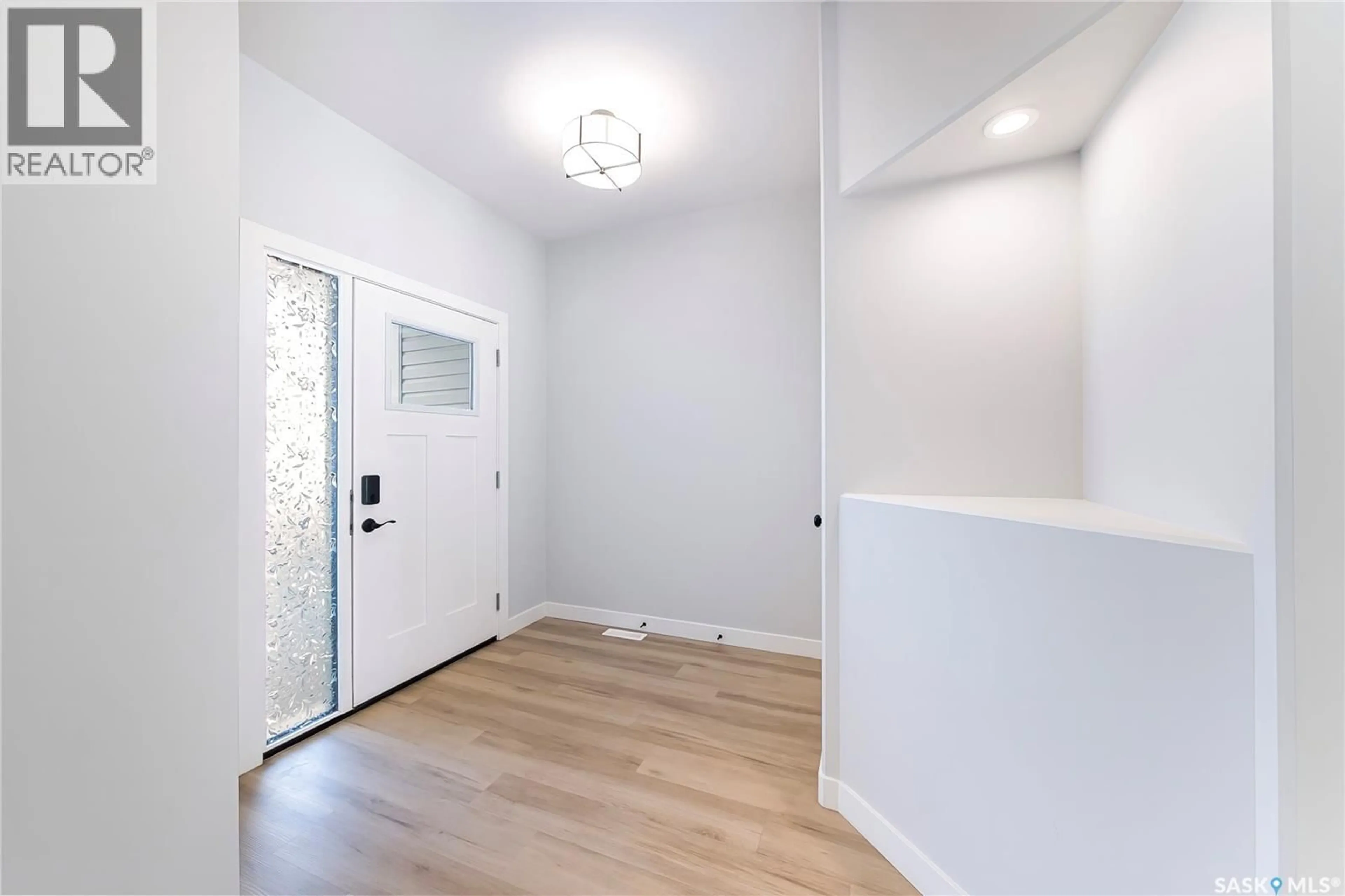 Indoor entryway for 528 MYLES HEIDT MANOR, Saskatoon Saskatchewan S7W1H9