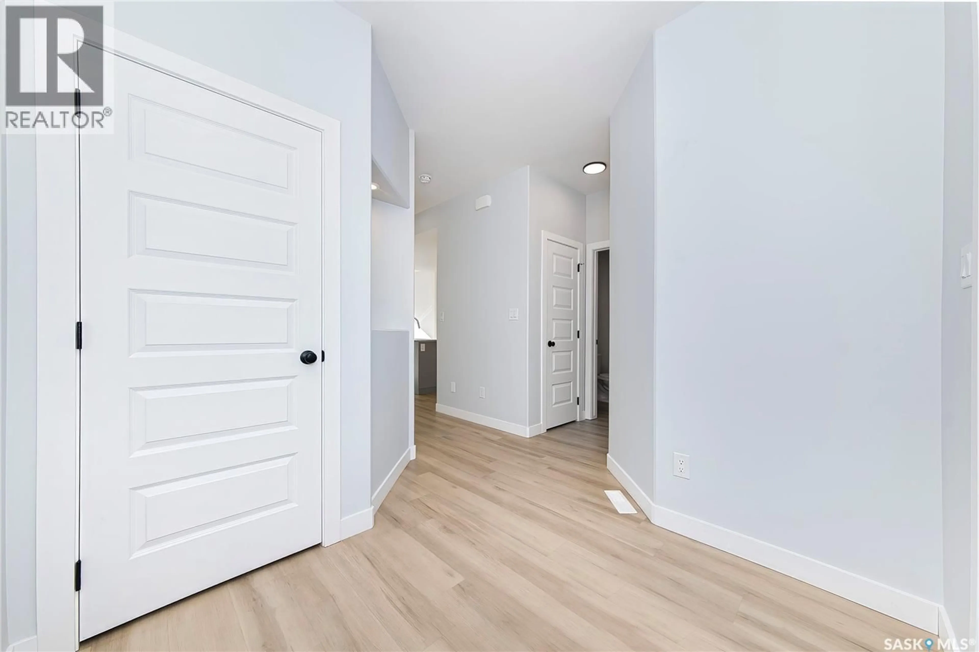 Indoor entryway for 528 MYLES HEIDT MANOR, Saskatoon Saskatchewan S7W1H9