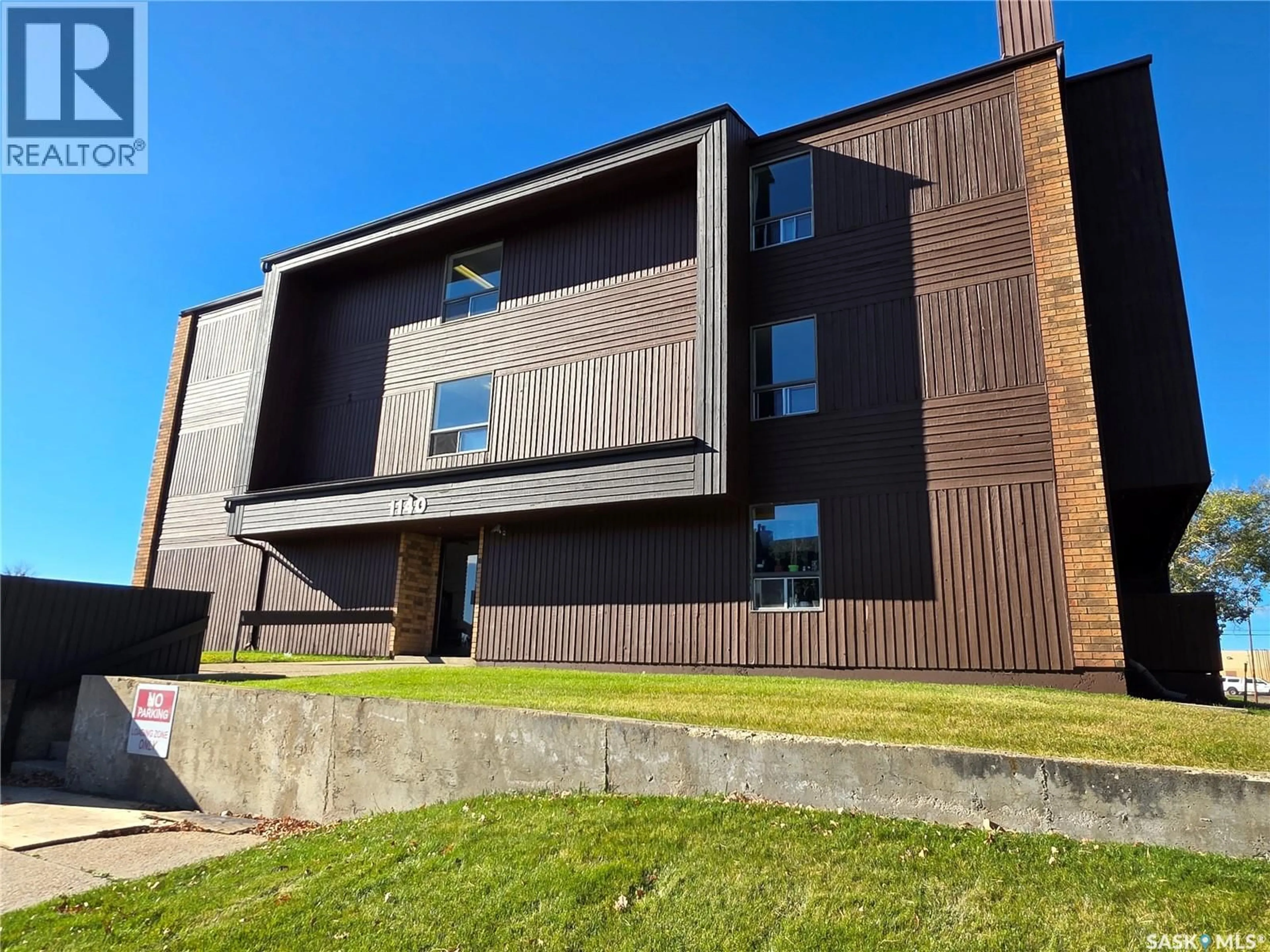 A pic from outside/outdoor area/front of a property/back of a property/a pic from drone, building for 201 1140 9TH AVENUE NE, Swift Current Saskatchewan S9H2S9
