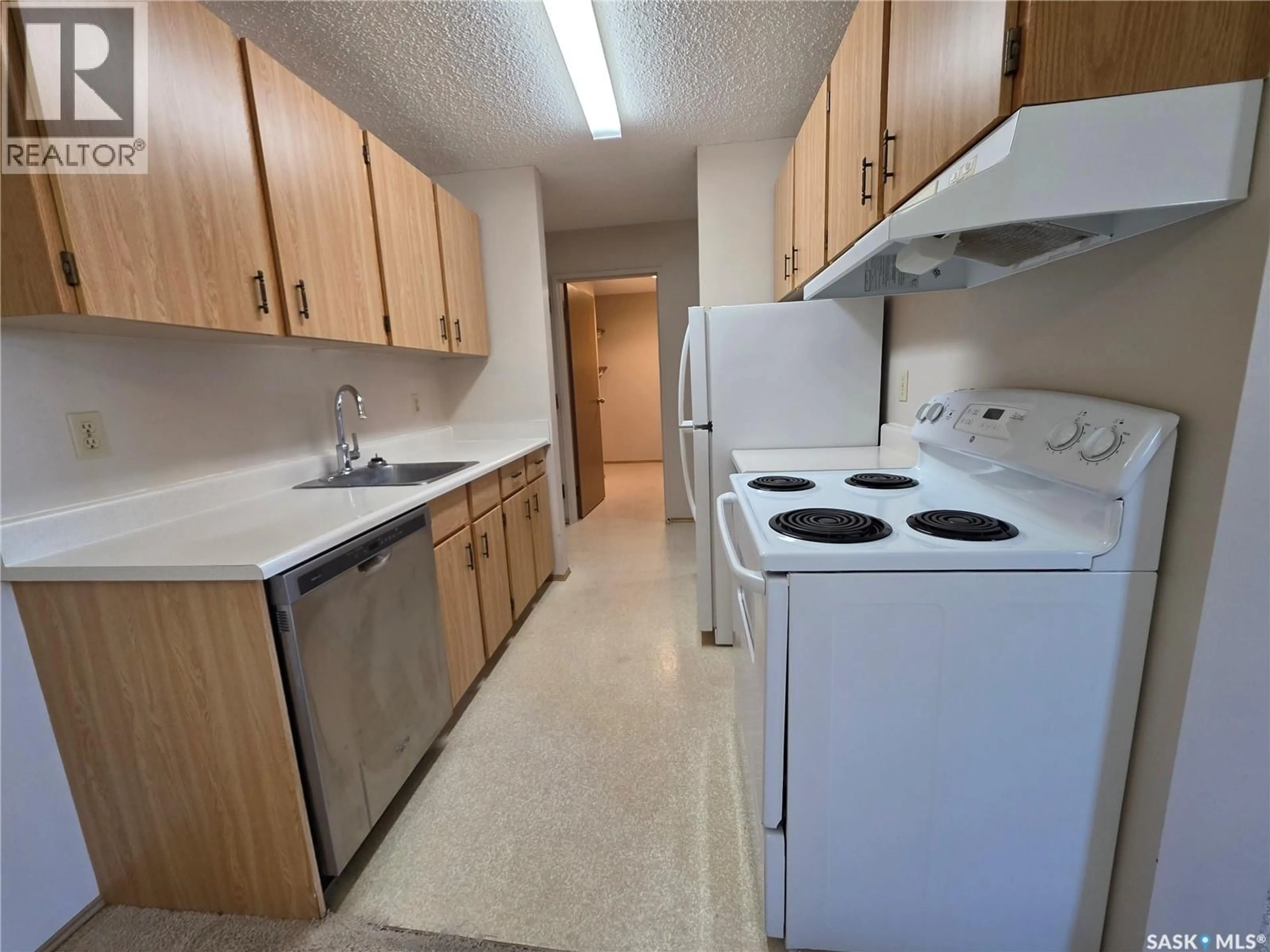 Standard kitchen, unknown for 201 1140 9TH AVENUE NE, Swift Current Saskatchewan S9H2S9