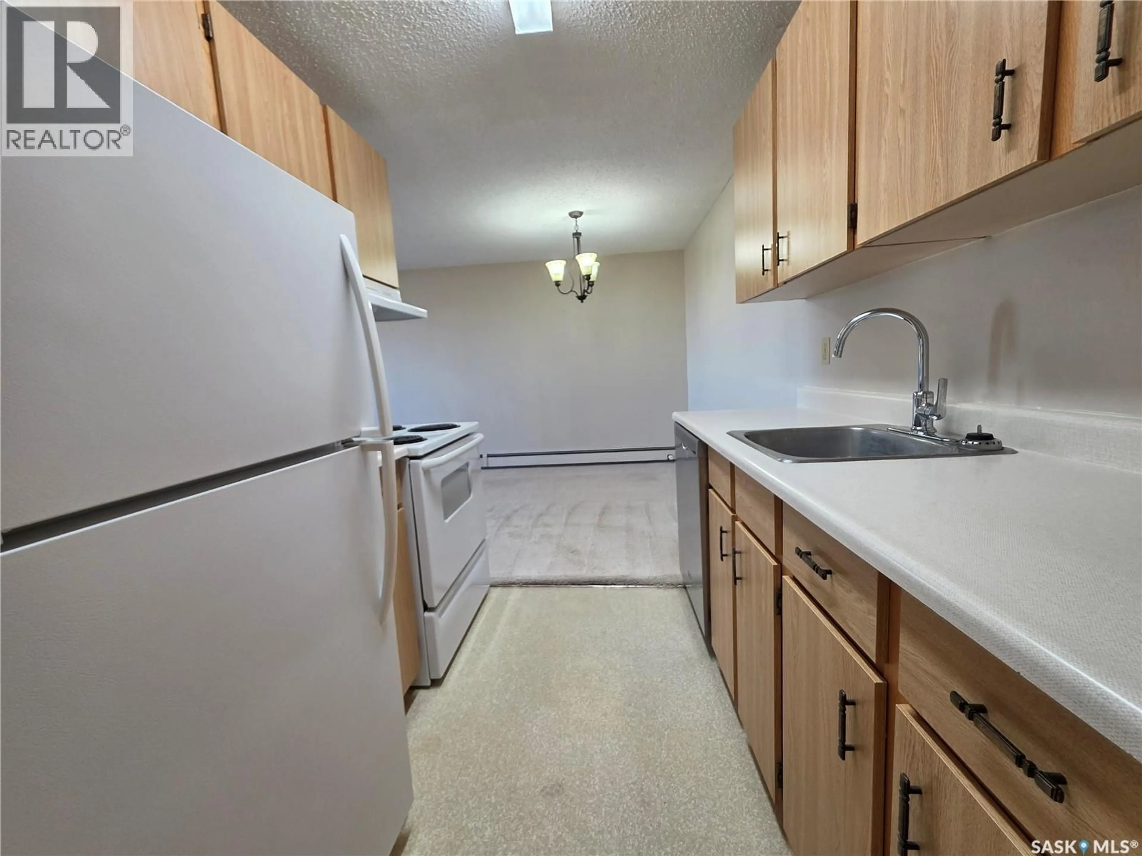 Standard kitchen, unknown for 201 1140 9TH AVENUE NE, Swift Current Saskatchewan S9H2S9