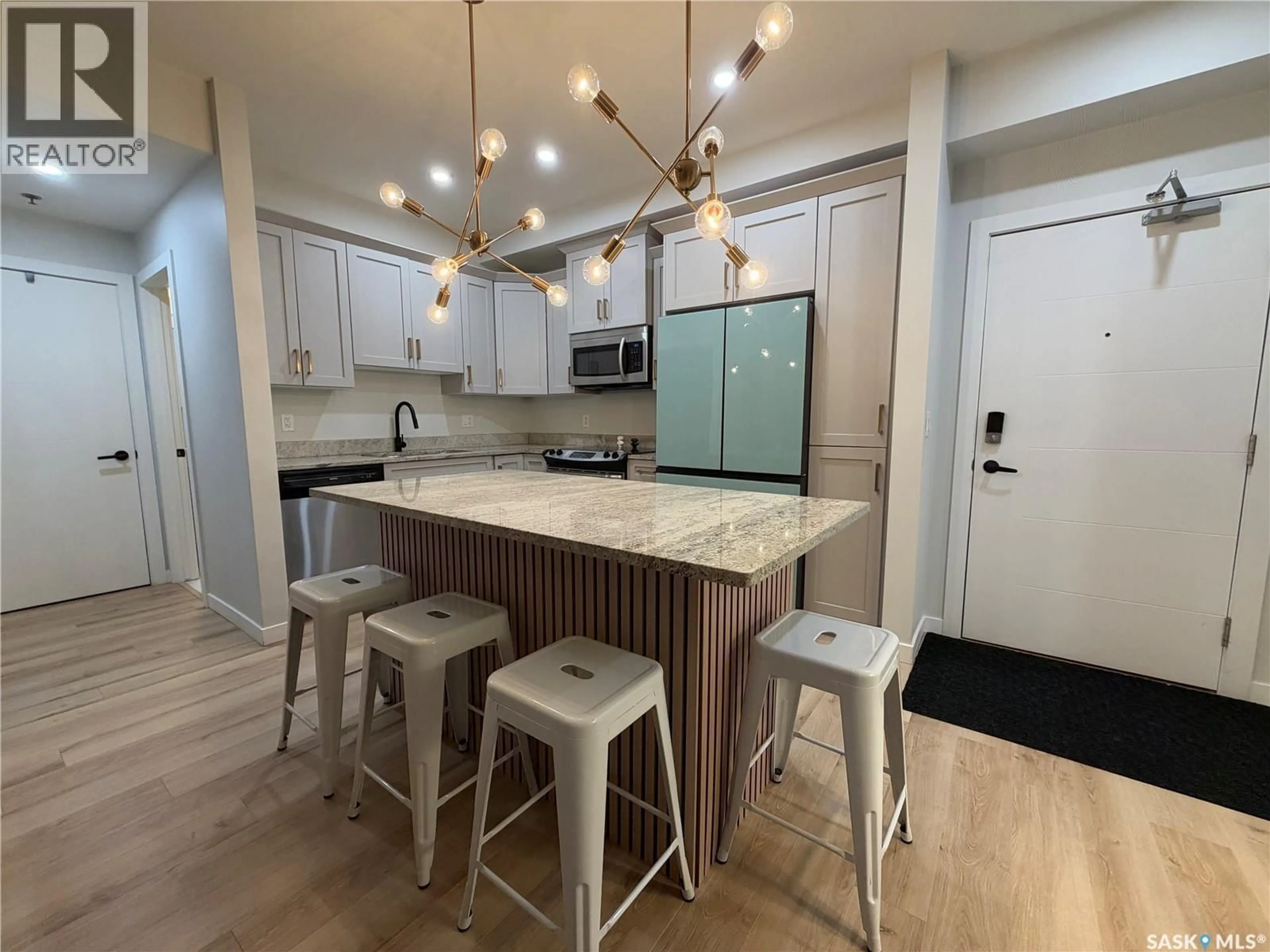 Open concept kitchen, unknown for 111 115 WILLOWGROVE CRESCENT, Saskatoon Saskatchewan S7W0N4