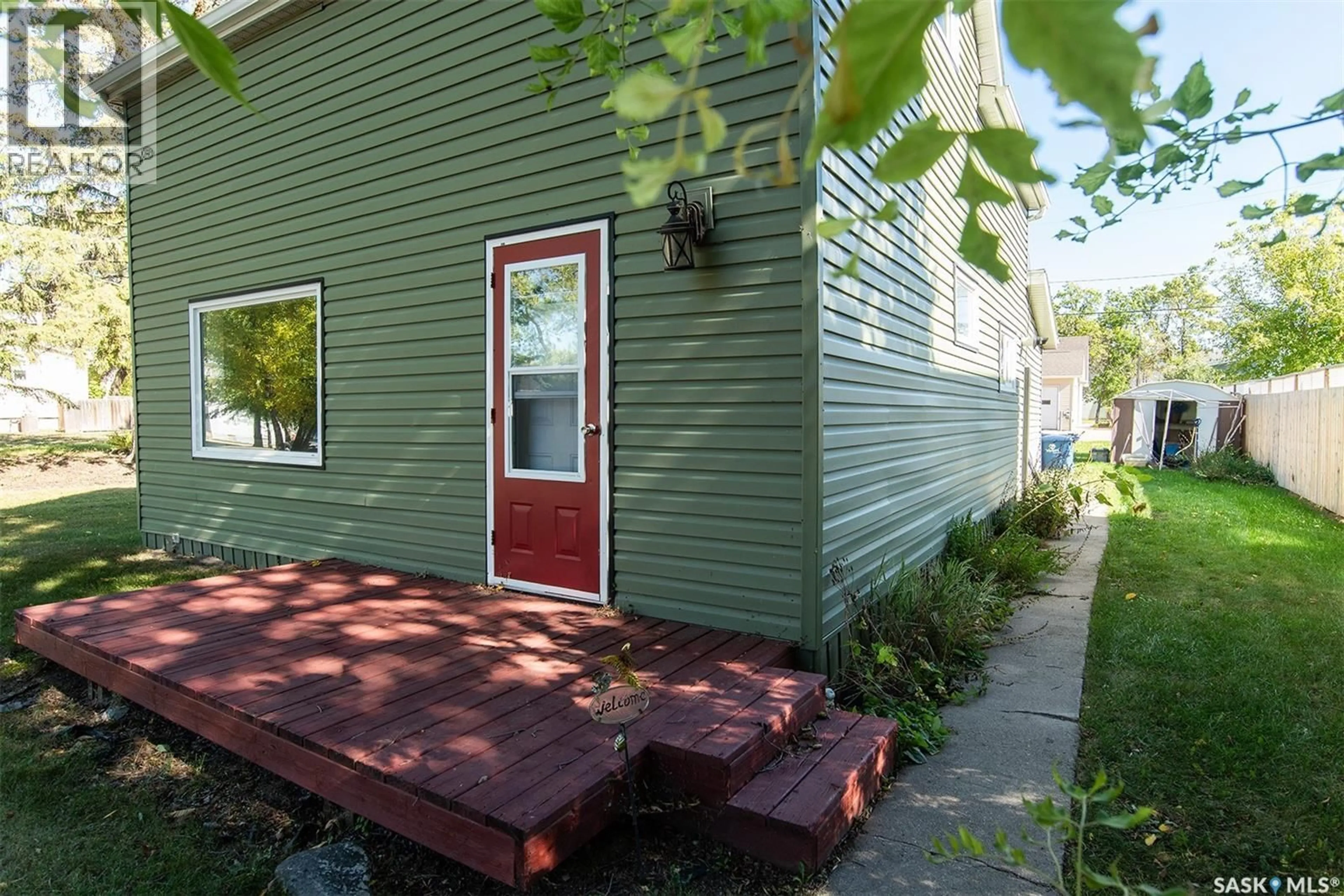 Home with vinyl exterior material, street for 308 2ND STREET, Wynyard Saskatchewan S0A4T0