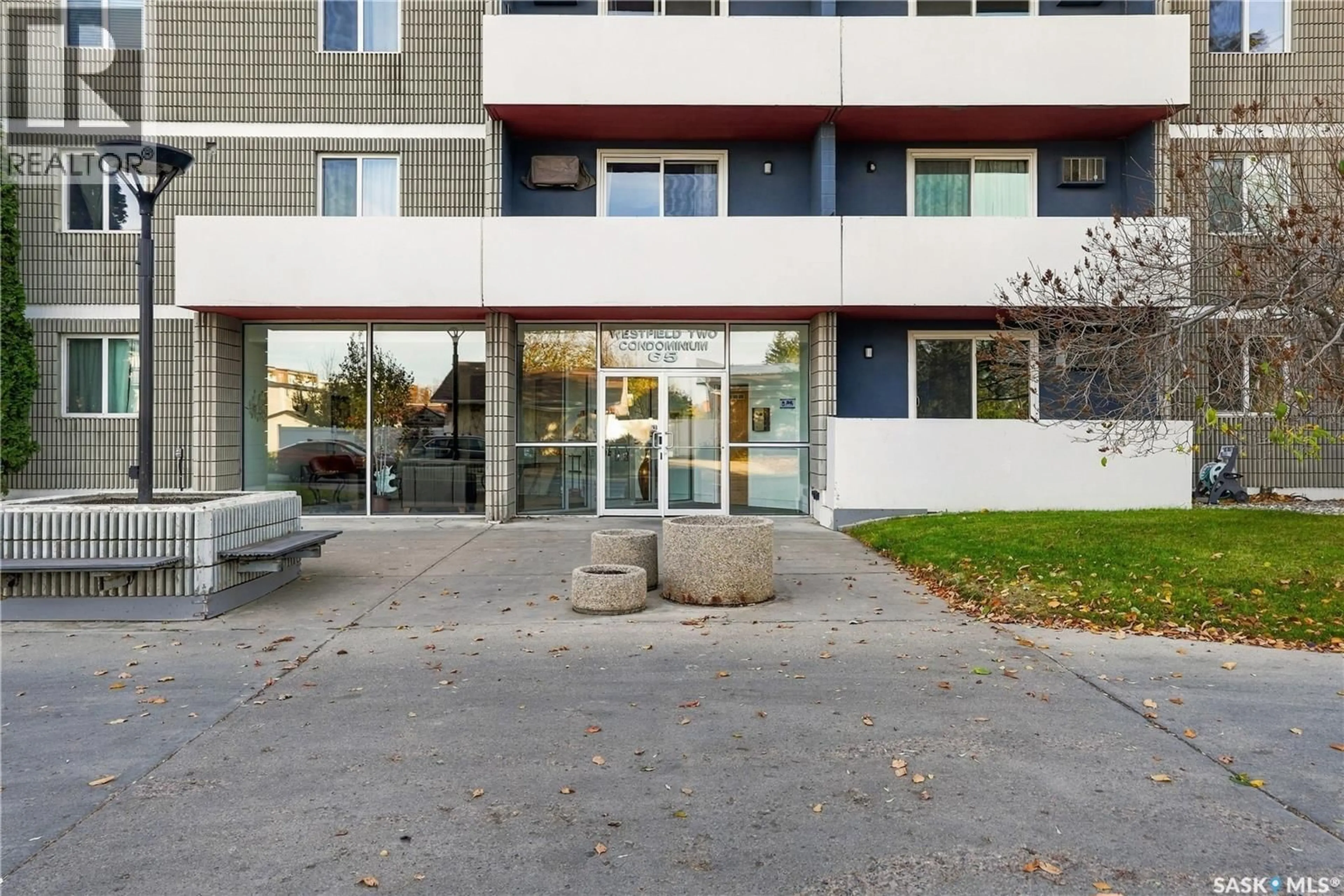 Patio, building for 65 - 324 WESTFIELD DRIVE, Regina Saskatchewan S4S6A3