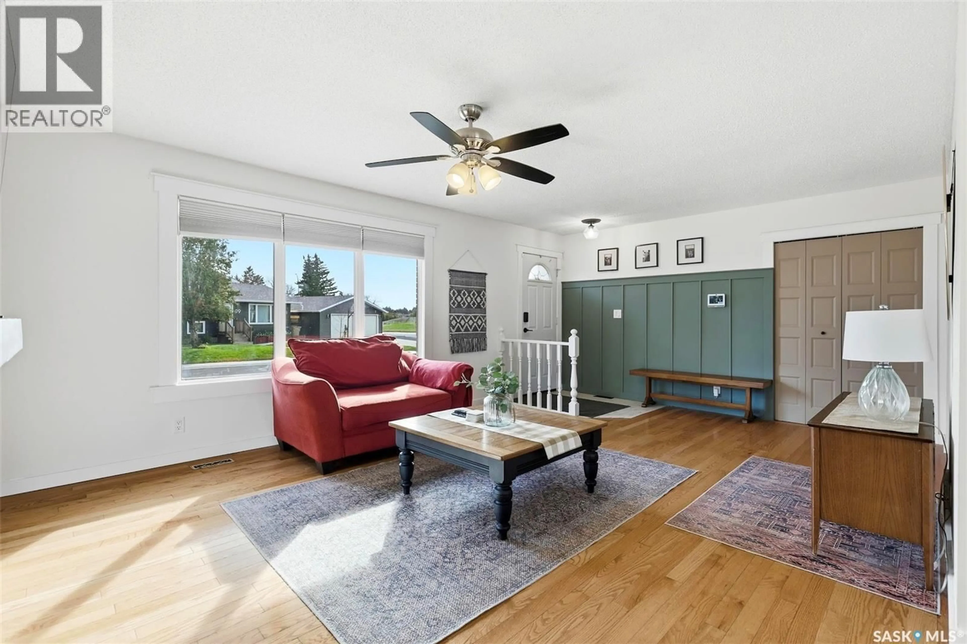 Living room with furniture, unknown for 94 ANDRE AVENUE, Regina Saskatchewan S4T7N2