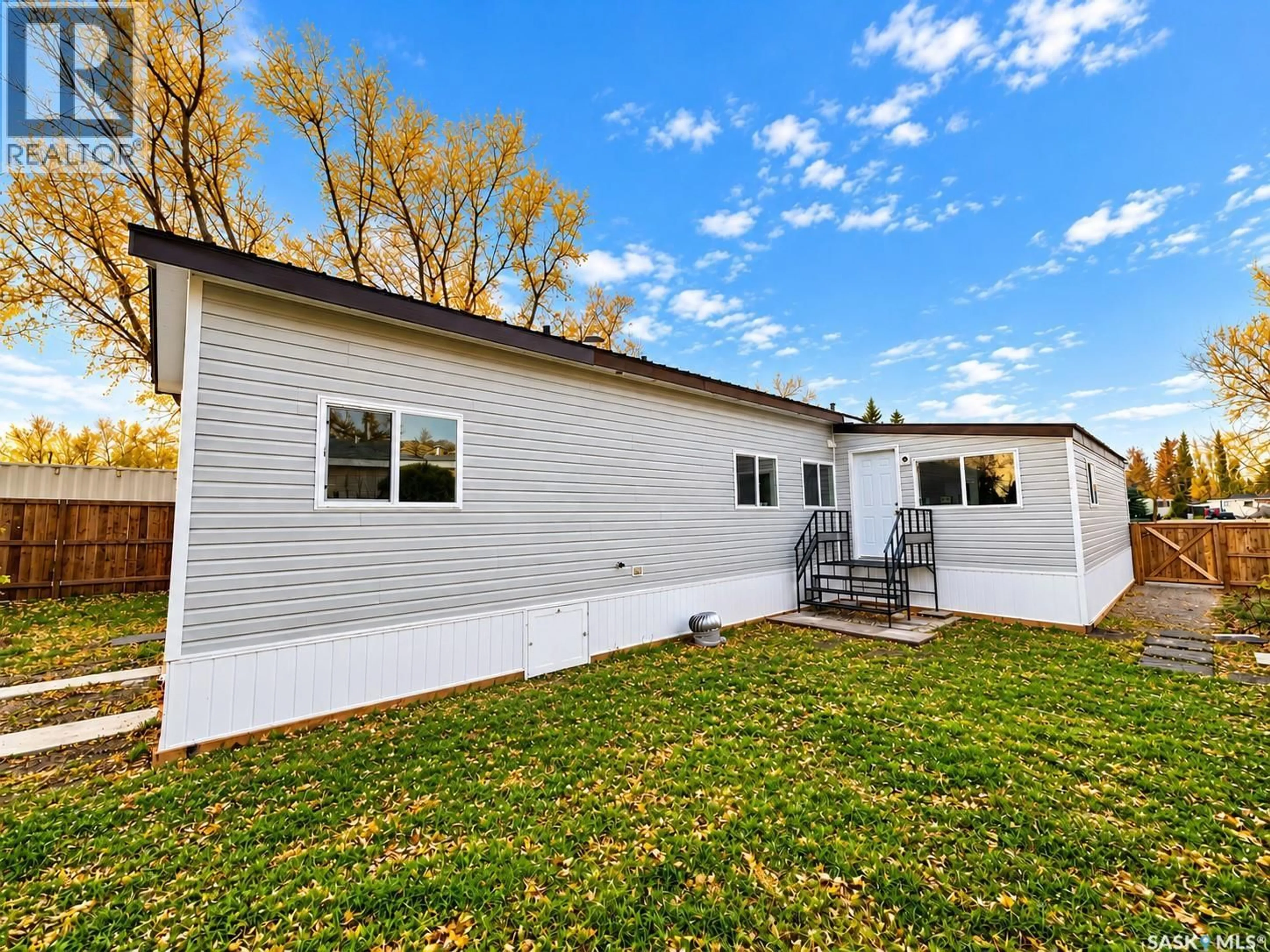 Home with vinyl exterior material, unknown for 1035 - 72 BOYCHUK DRIVE, Saskatoon Saskatchewan S7H5B2
