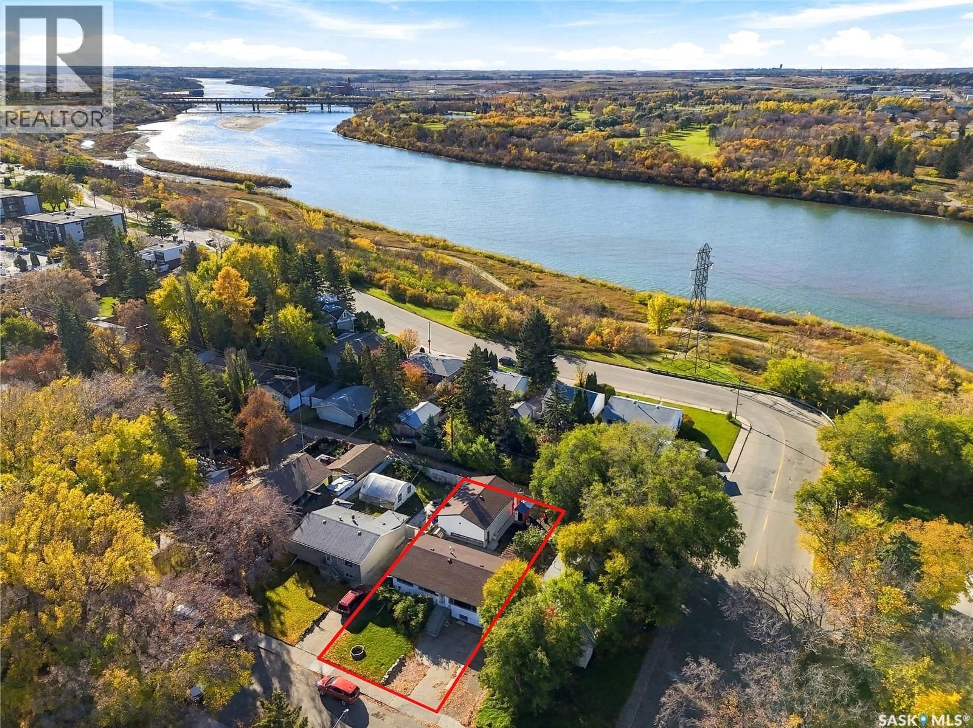 A pic from outside/outdoor area/front of a property/back of a property/a pic from drone, water/lake/river/ocean view for 1906 ST CHARLES AVENUE, Saskatoon Saskatchewan S7M0N8