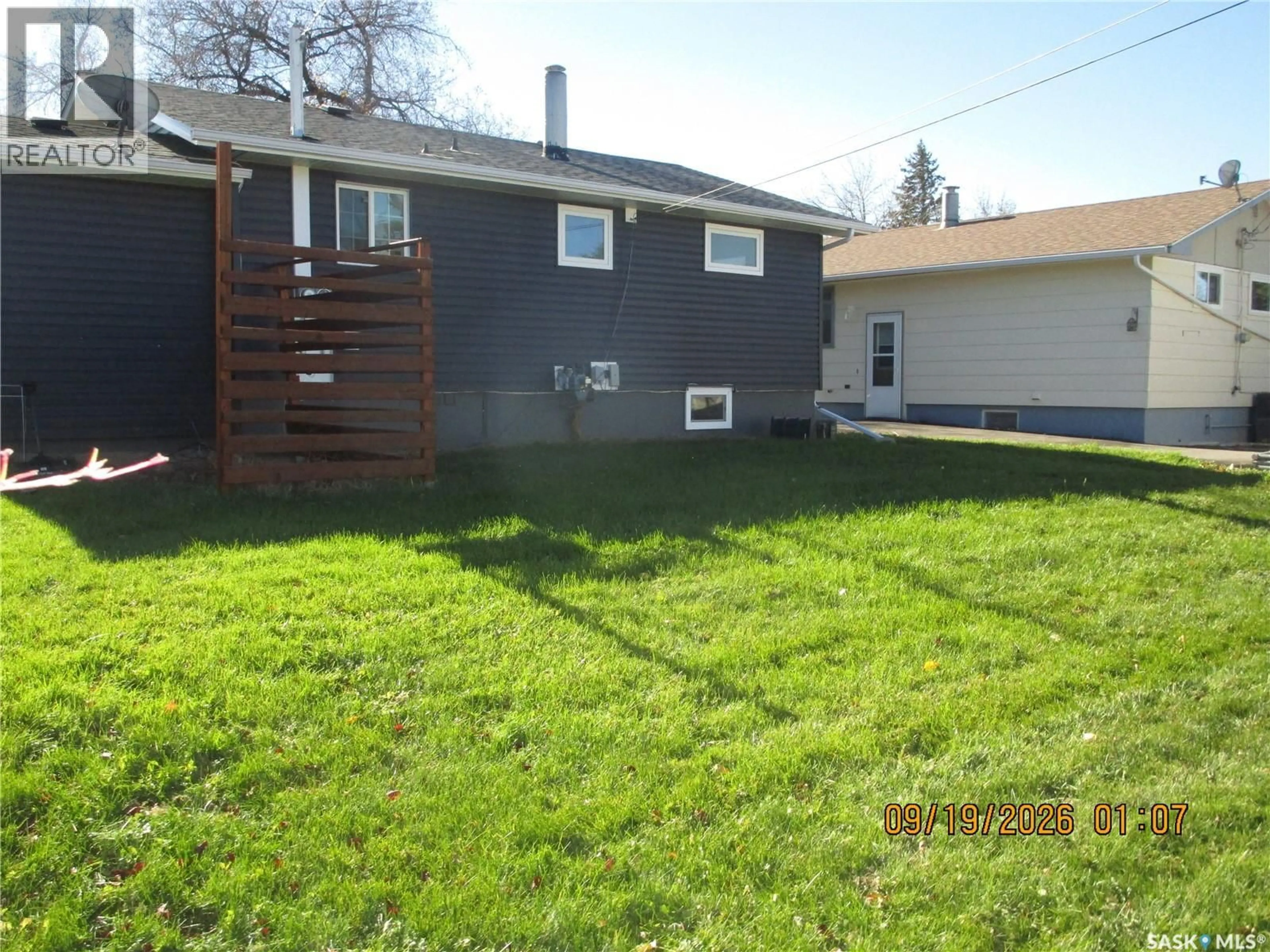Home with vinyl exterior material, street for 506 6TH AVENUE, Assiniboia Saskatchewan S0H0B0