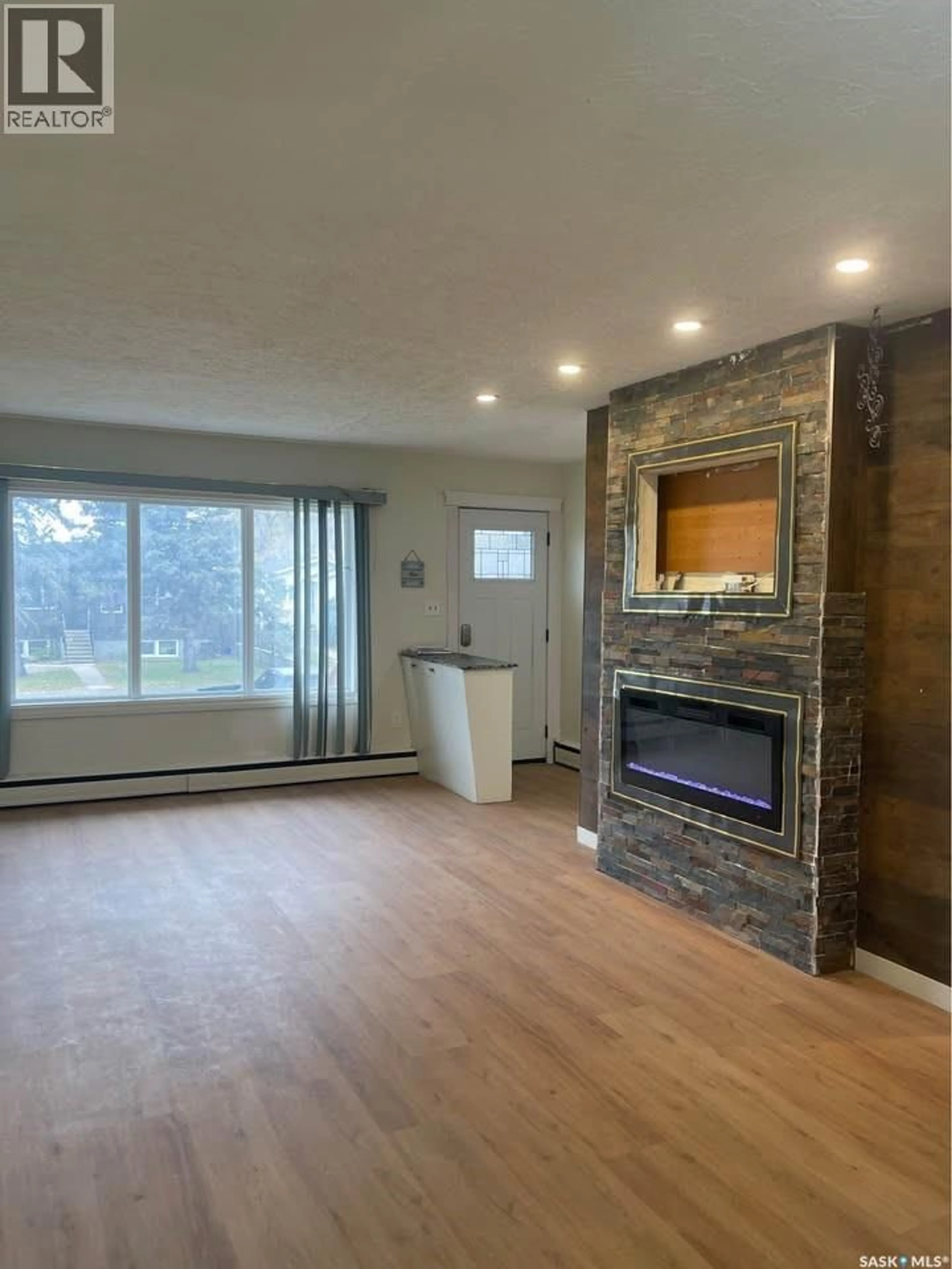 Unknown for 410 P AVENUE, Saskatoon Saskatchewan S7L2V9