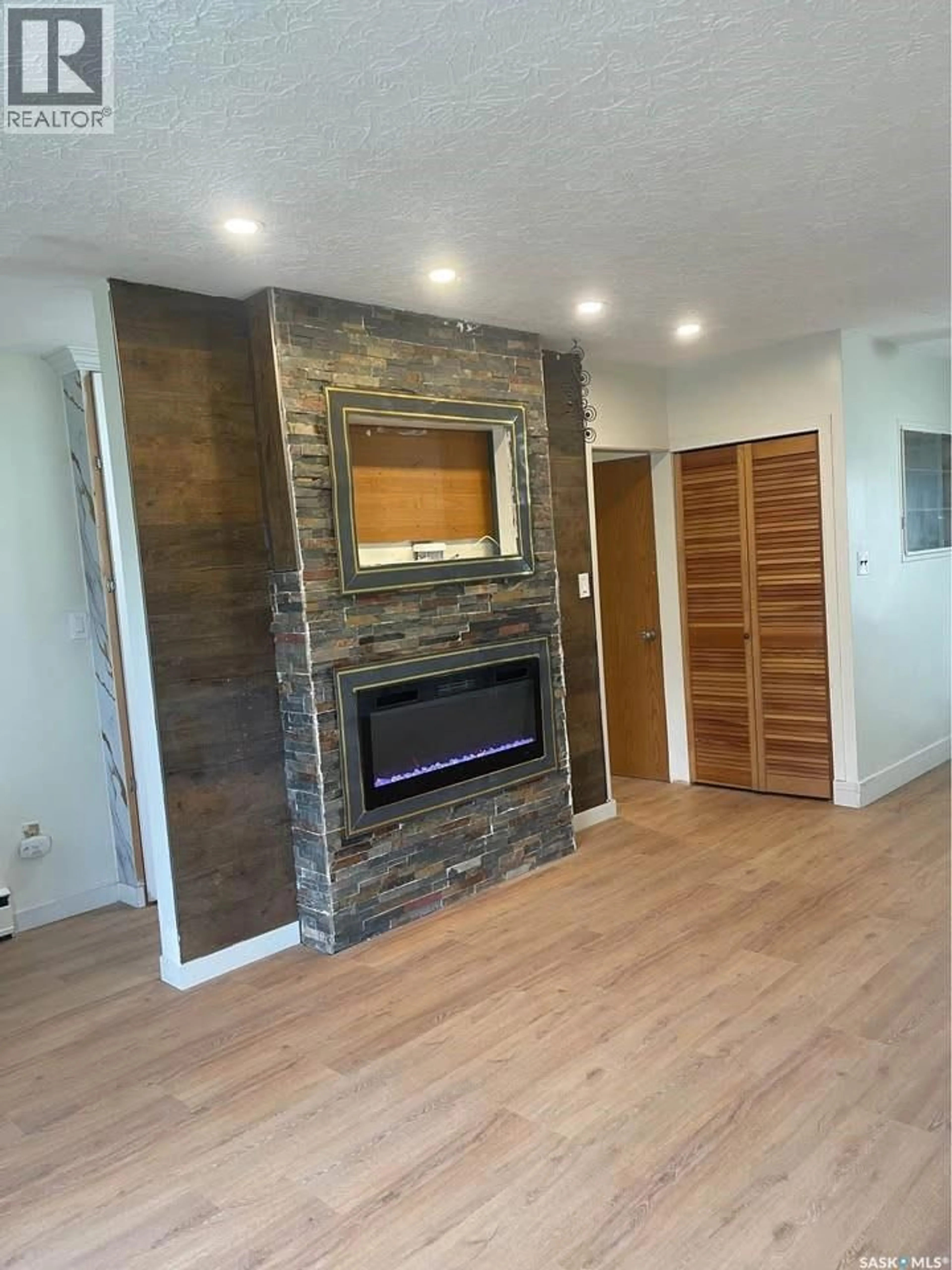 Unknown for 410 P AVENUE, Saskatoon Saskatchewan S7L2V9