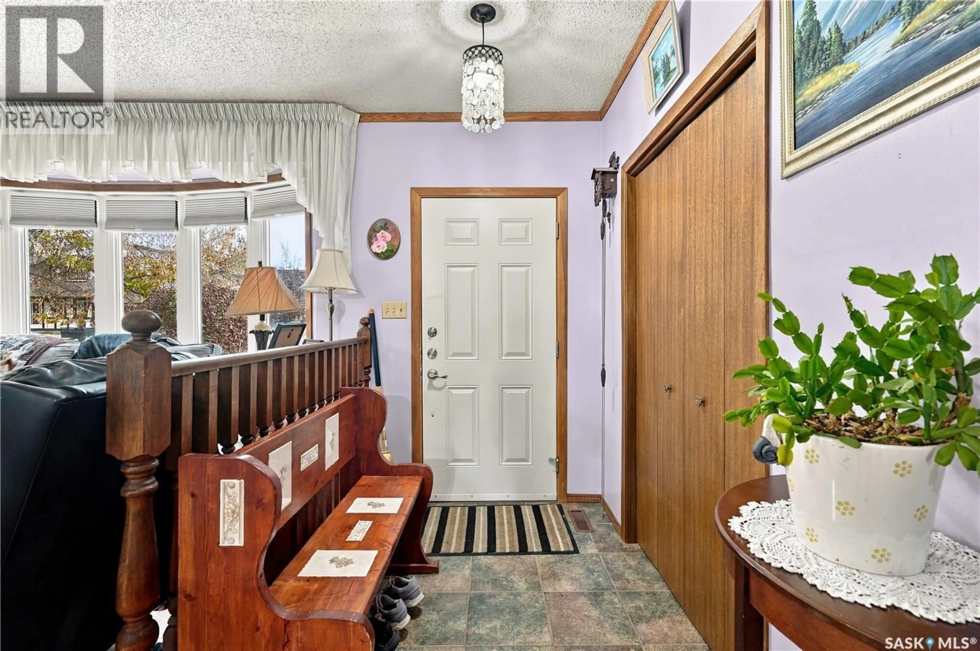 Indoor entryway for 374 THAIN CRESCENT, Saskatoon Saskatchewan S7K6N7