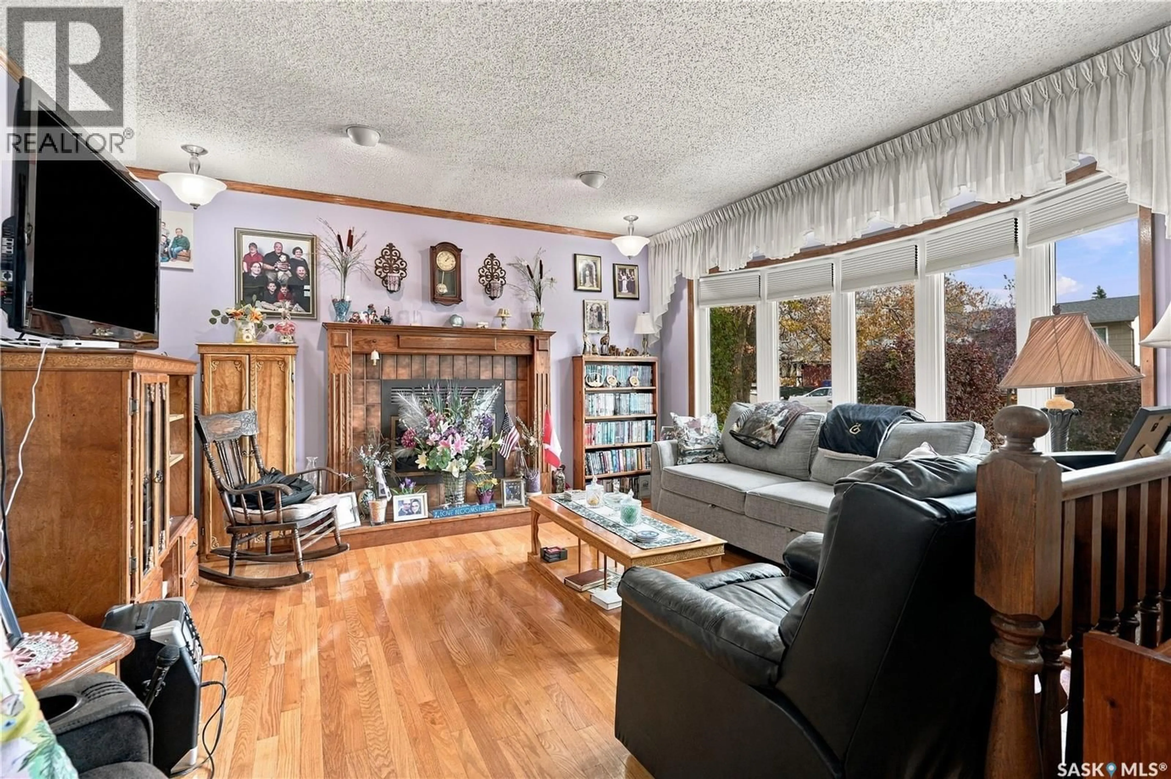 Living room with furniture, unknown for 374 THAIN CRESCENT, Saskatoon Saskatchewan S7K6N7