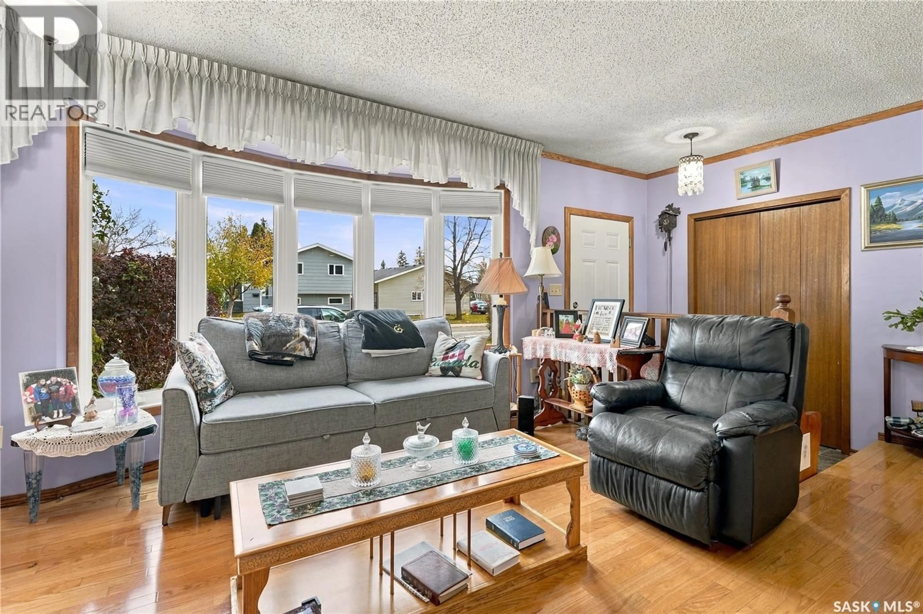 Living room with furniture, unknown for 374 THAIN CRESCENT, Saskatoon Saskatchewan S7K6N7