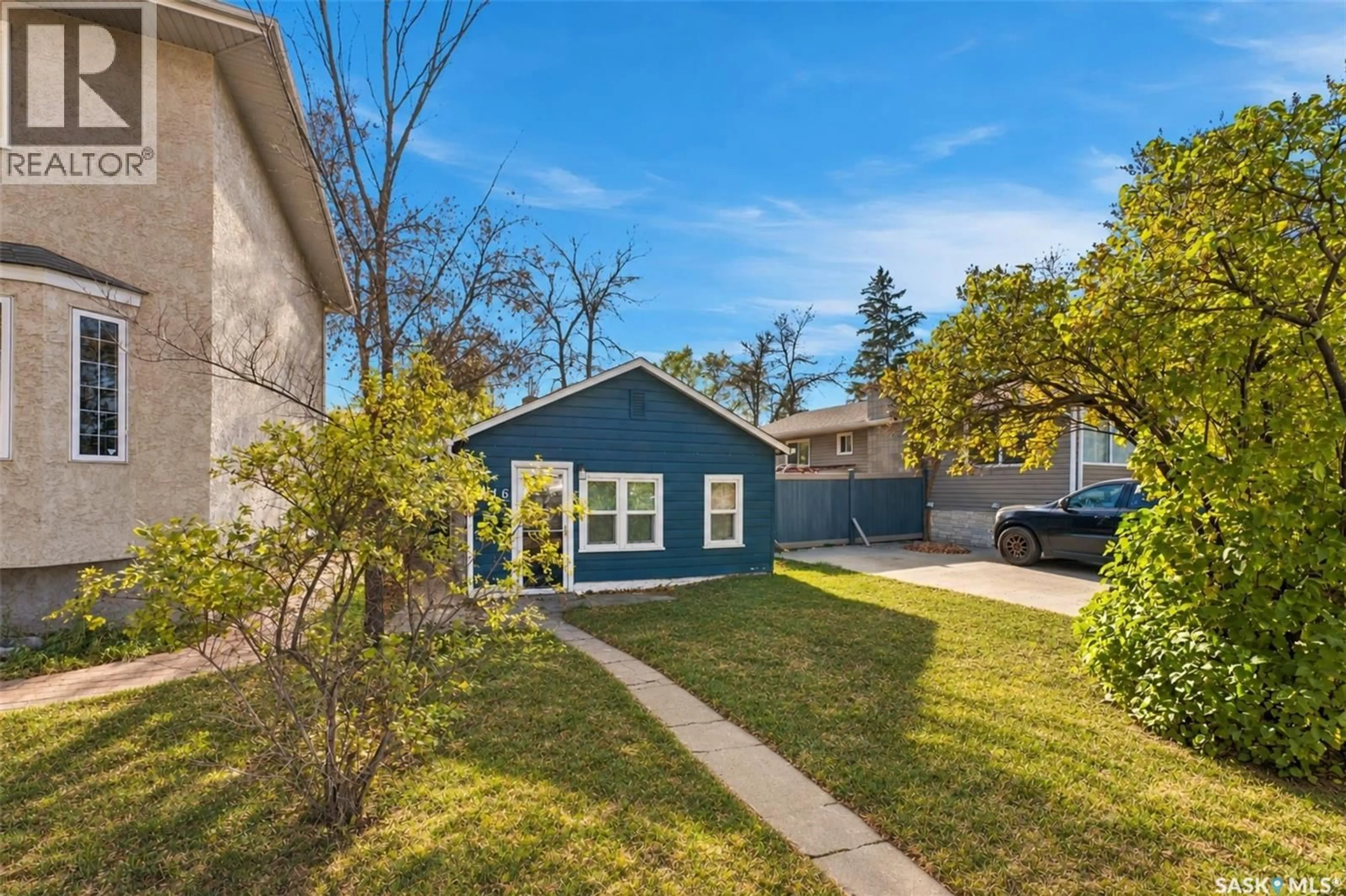 A pic from outside/outdoor area/front of a property/back of a property/a pic from drone, street for 1116 12TH STREET, Saskatoon Saskatchewan S7H0E2