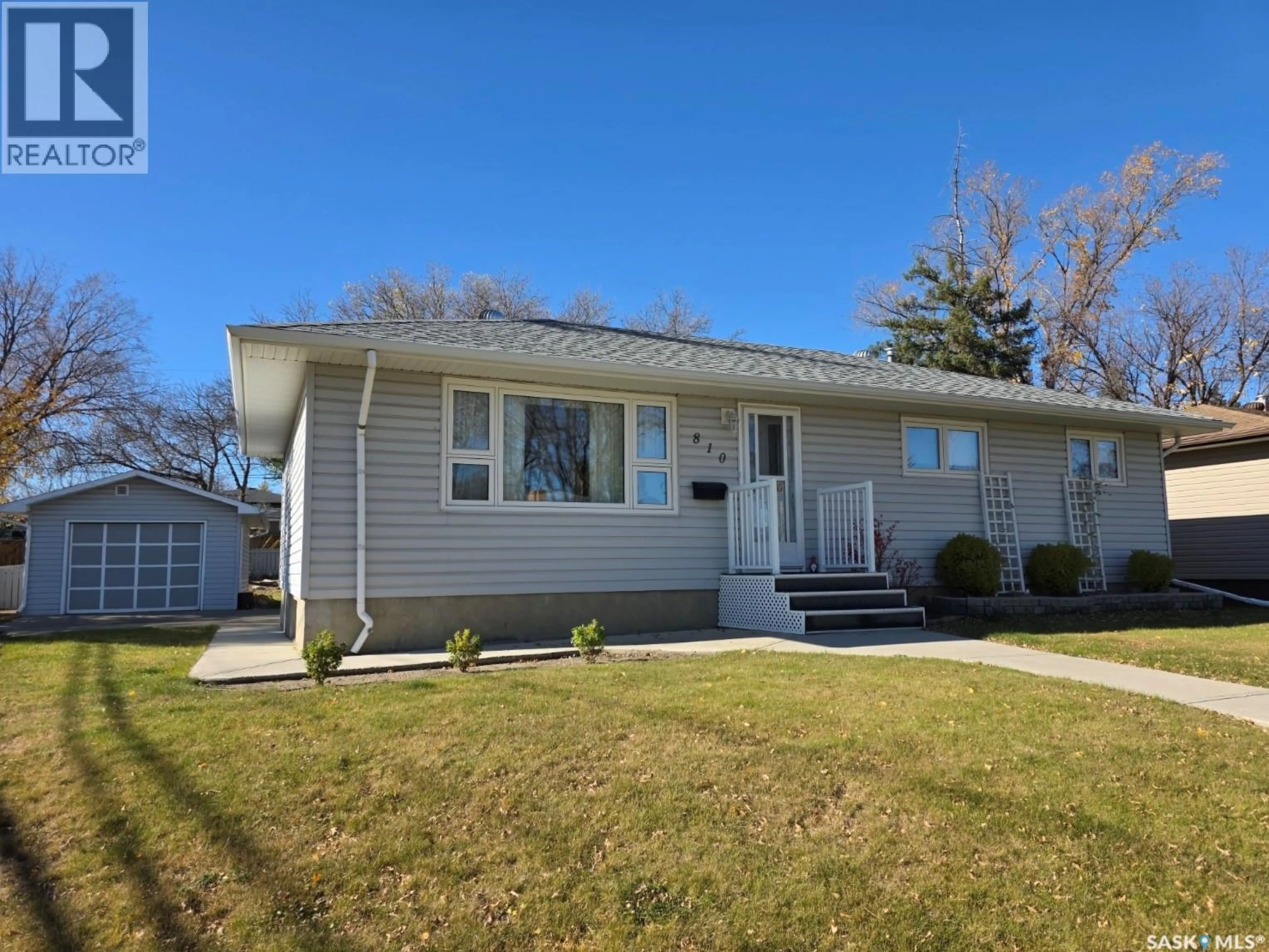 Home with vinyl exterior material, street for 810 11TH AVENUE, Swift Current Saskatchewan S9H2V4