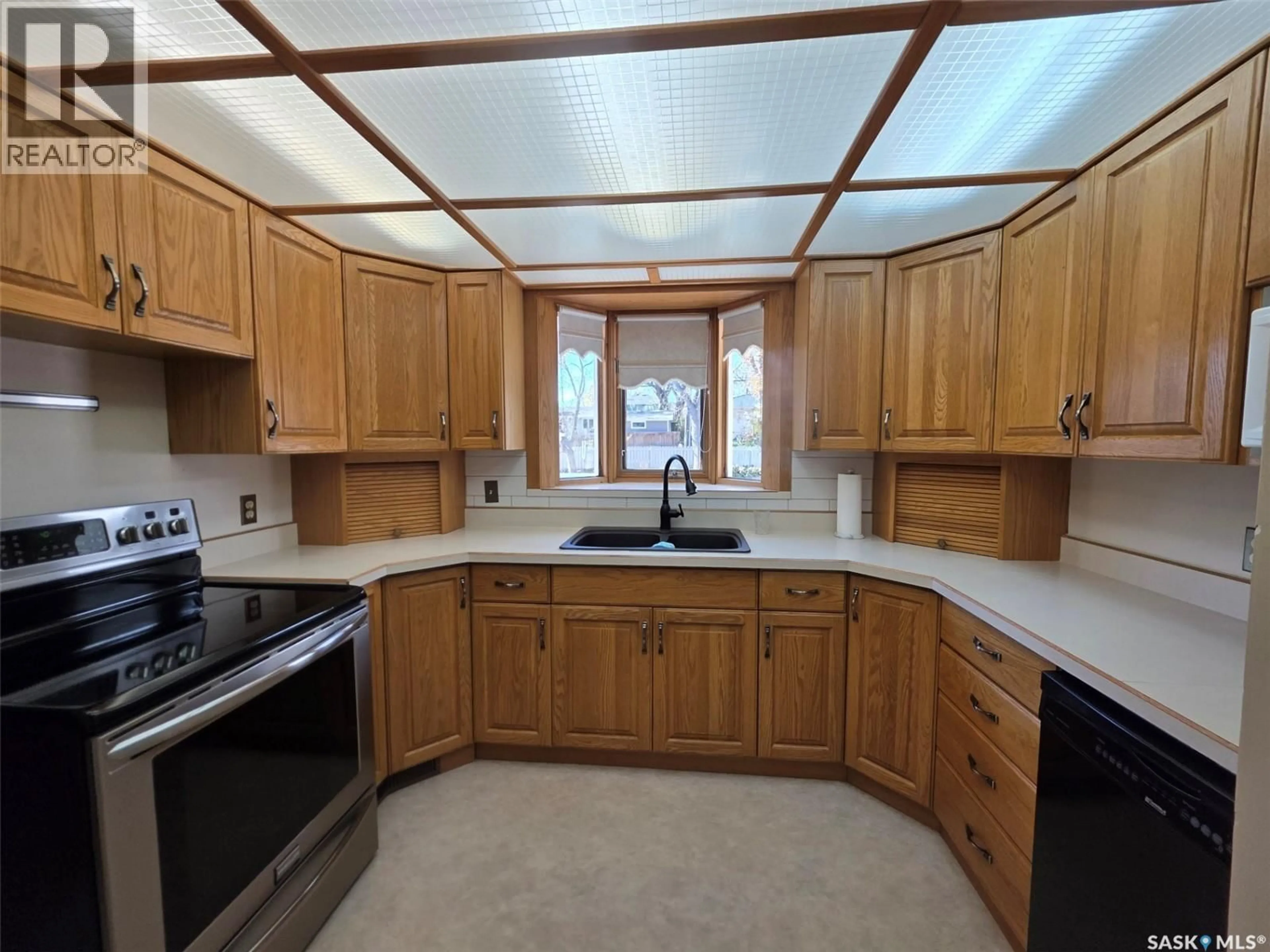 Standard kitchen, unknown for 810 11TH AVENUE, Swift Current Saskatchewan S9H2V4