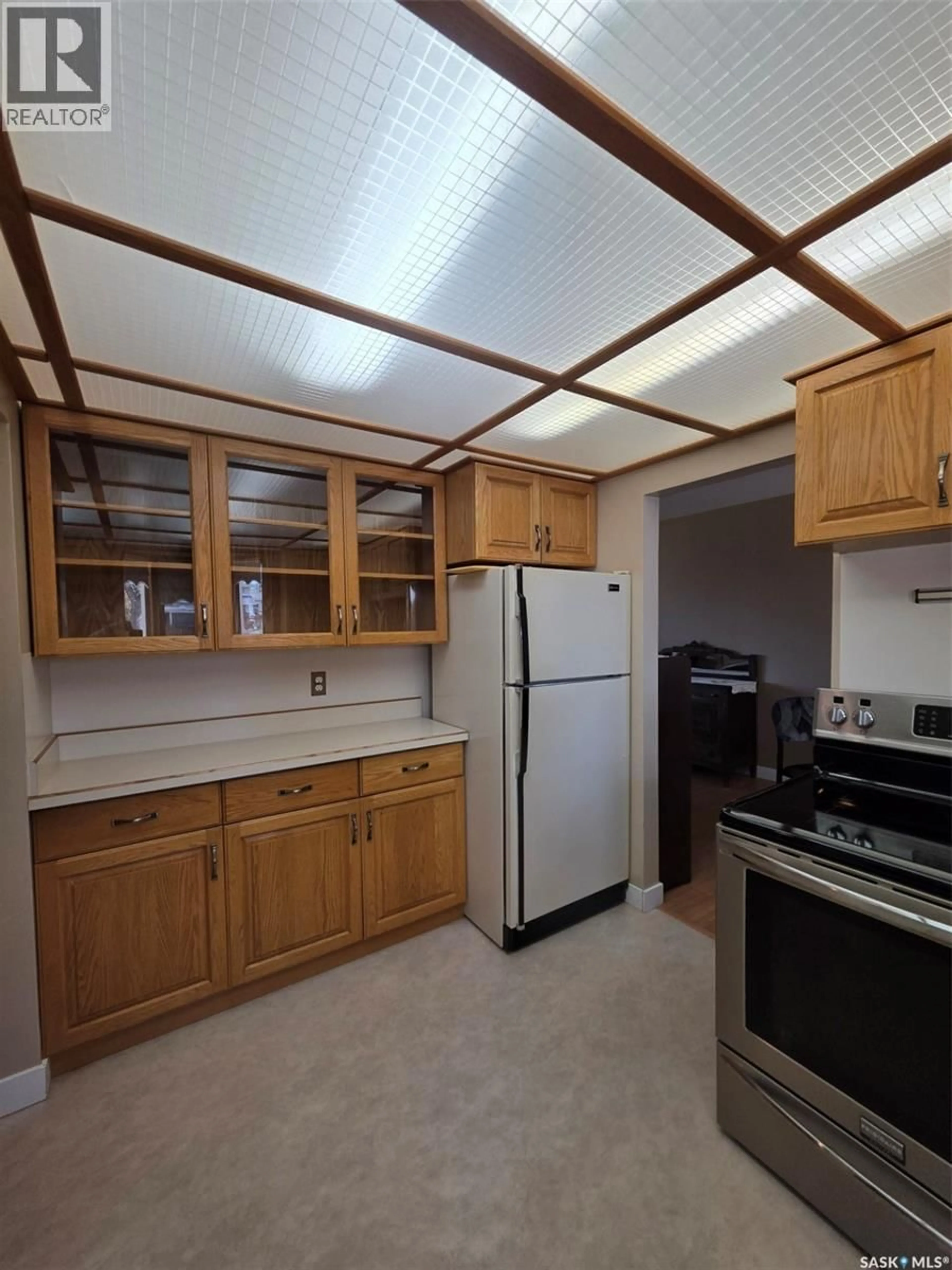 Standard kitchen, unknown for 810 11TH AVENUE, Swift Current Saskatchewan S9H2V4