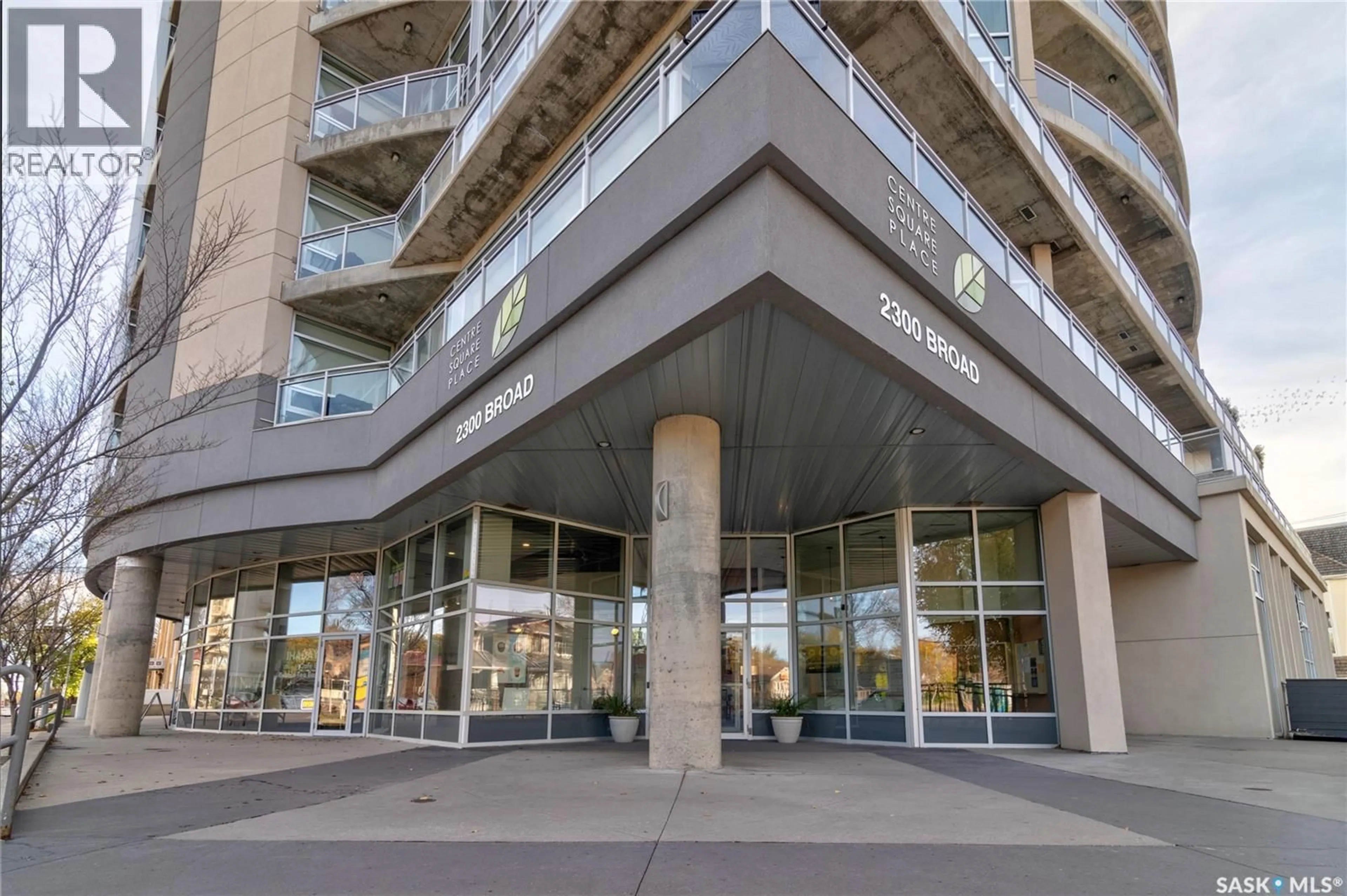 Indoor foyer for 301 - 2300 BROAD STREET, Regina Saskatchewan S4P1Y8
