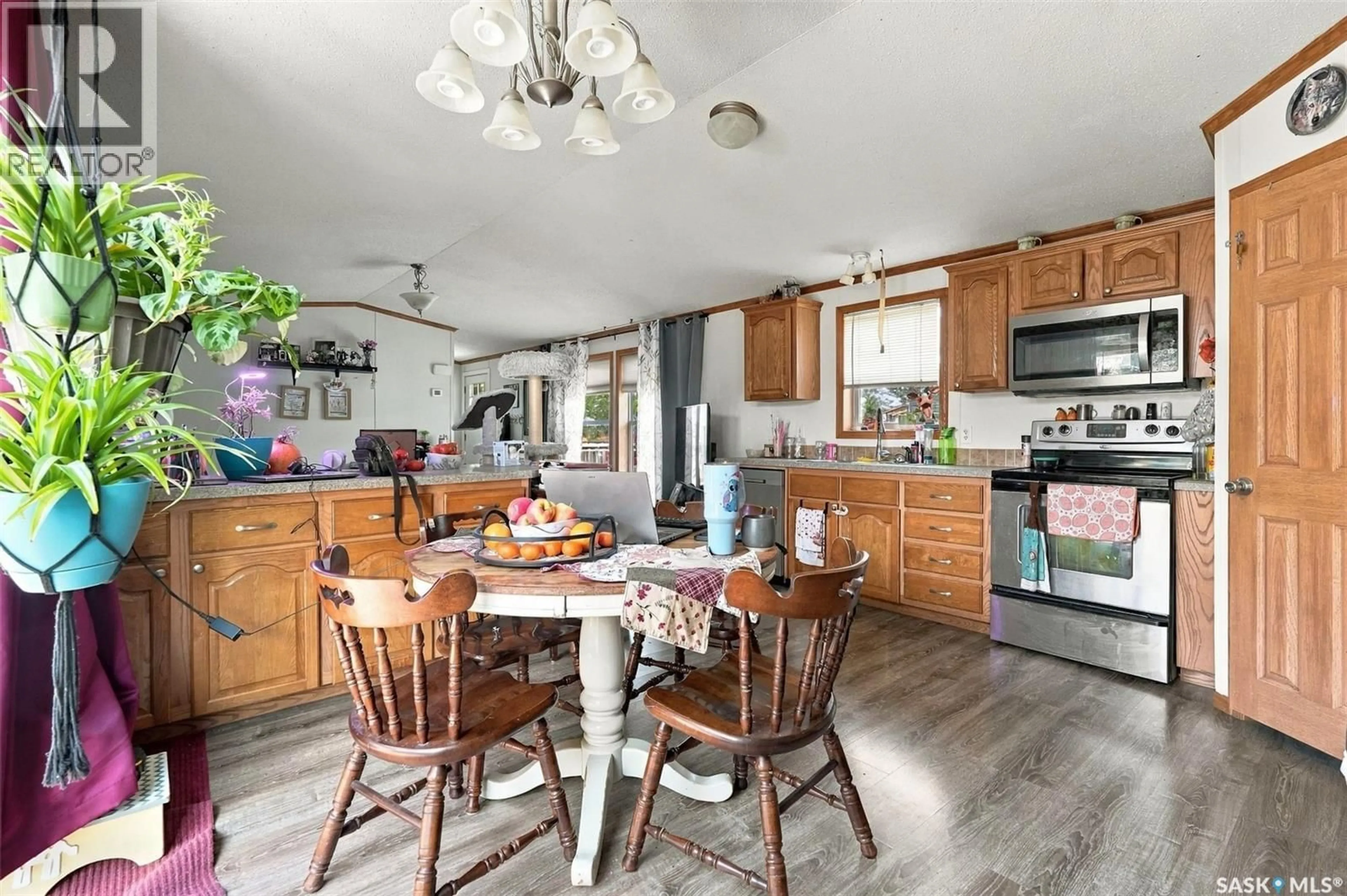 Open concept kitchen, unknown for 305 5TH AVENUE, Caronport Saskatchewan S0H0S0