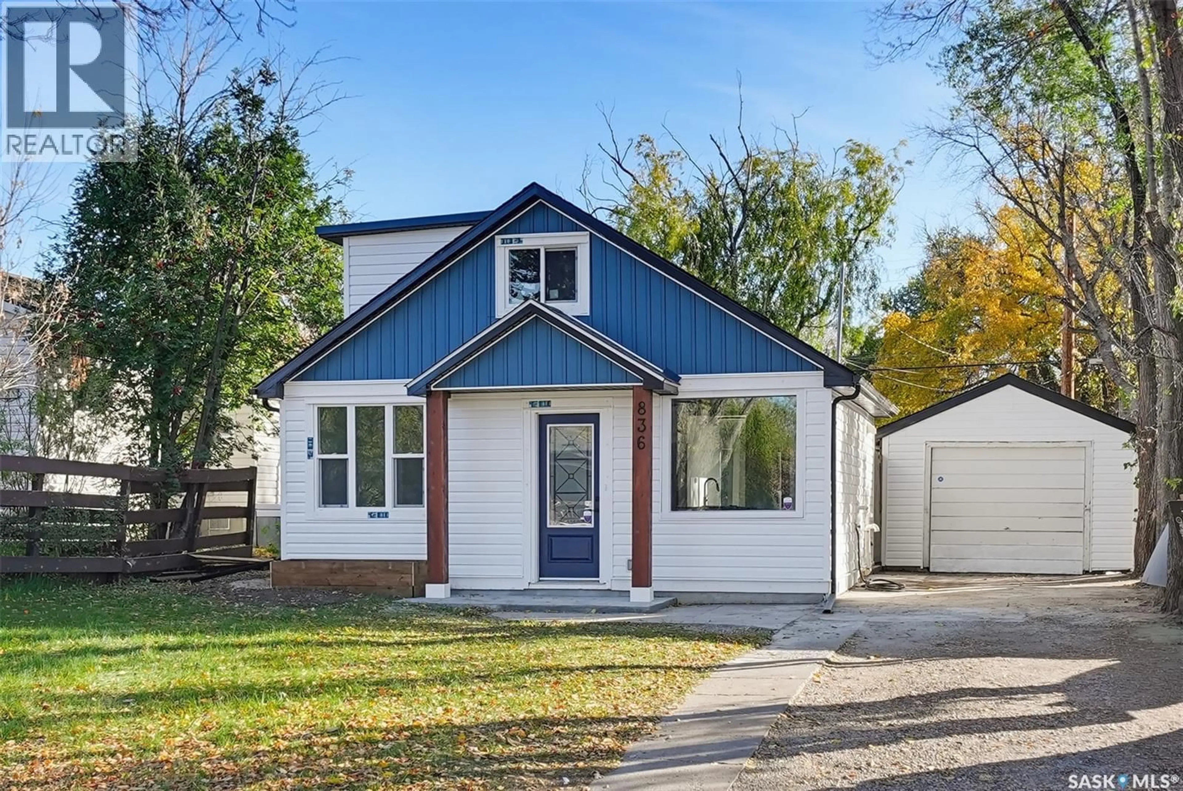 Home with vinyl exterior material, street for 836 K AVENUE, Saskatoon Saskatchewan S7L2N1