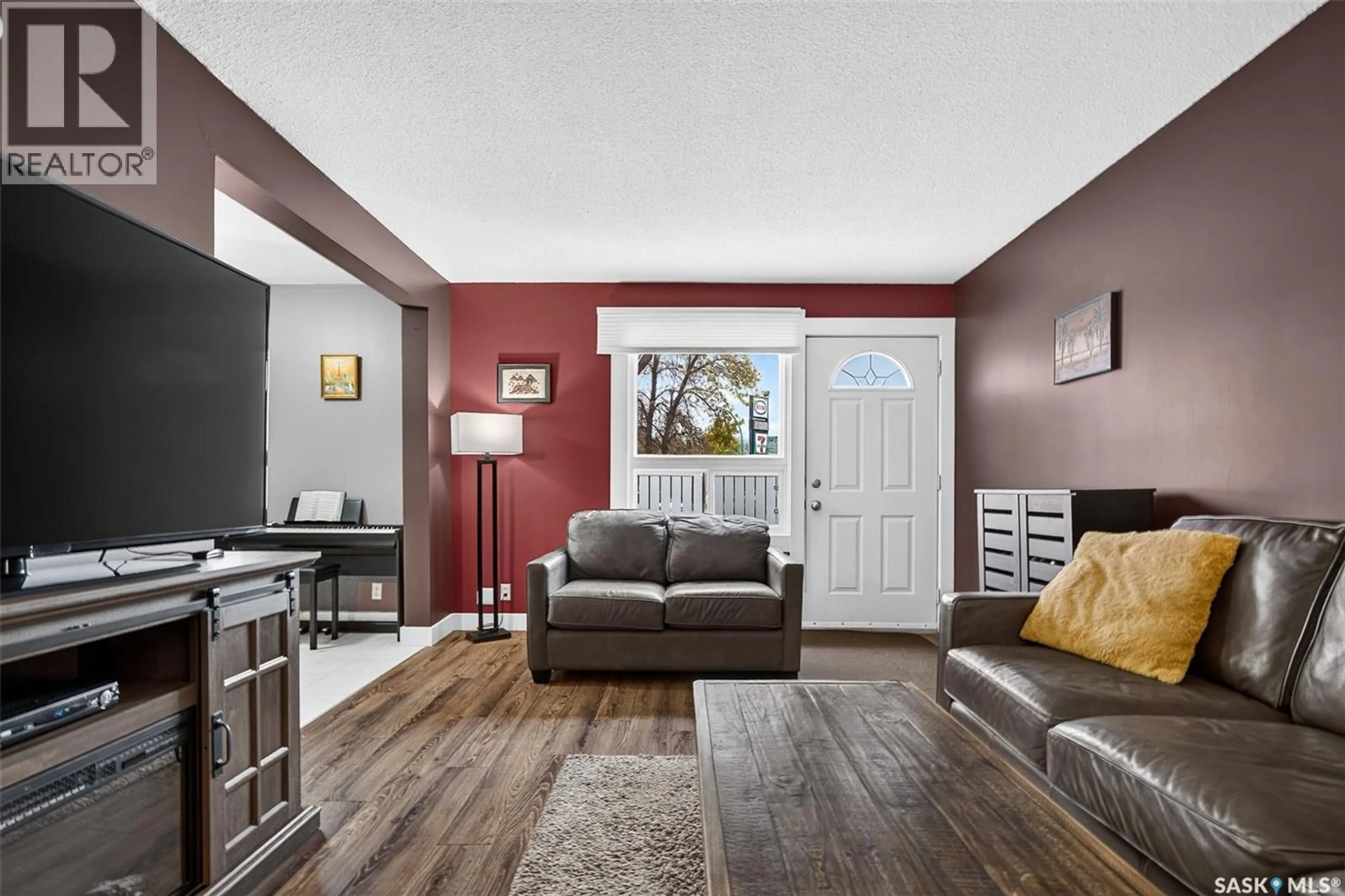 Living room with furniture, unknown for 14 - 1292 GORDON ROAD, Moose Jaw Saskatchewan S6H3E5