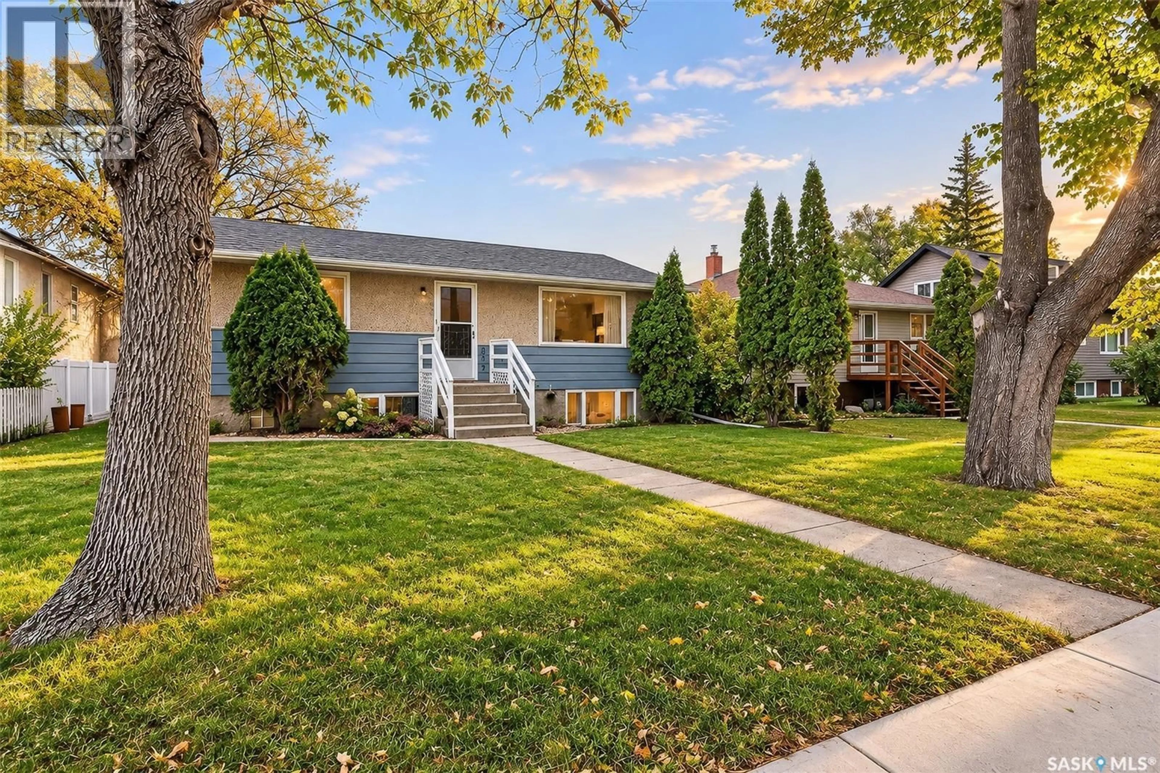 Home with vinyl exterior material, street for 842 GRANDVIEW STREET, Moose Jaw Saskatchewan S6H5L8