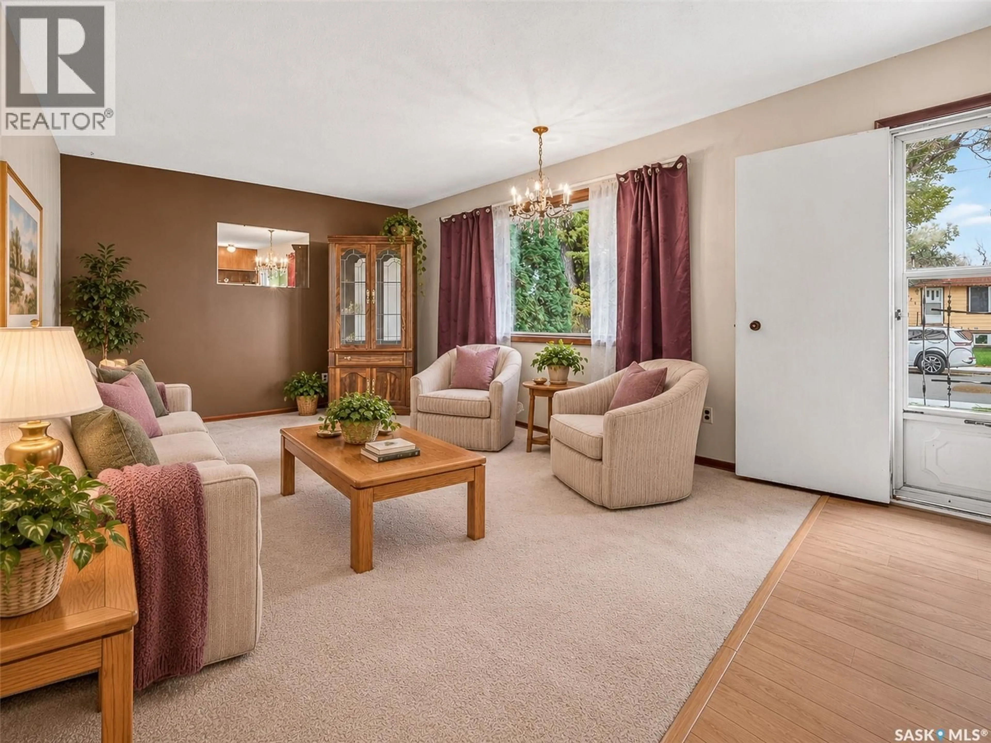 Living room with furniture, unknown for 842 GRANDVIEW STREET, Moose Jaw Saskatchewan S6H5L8