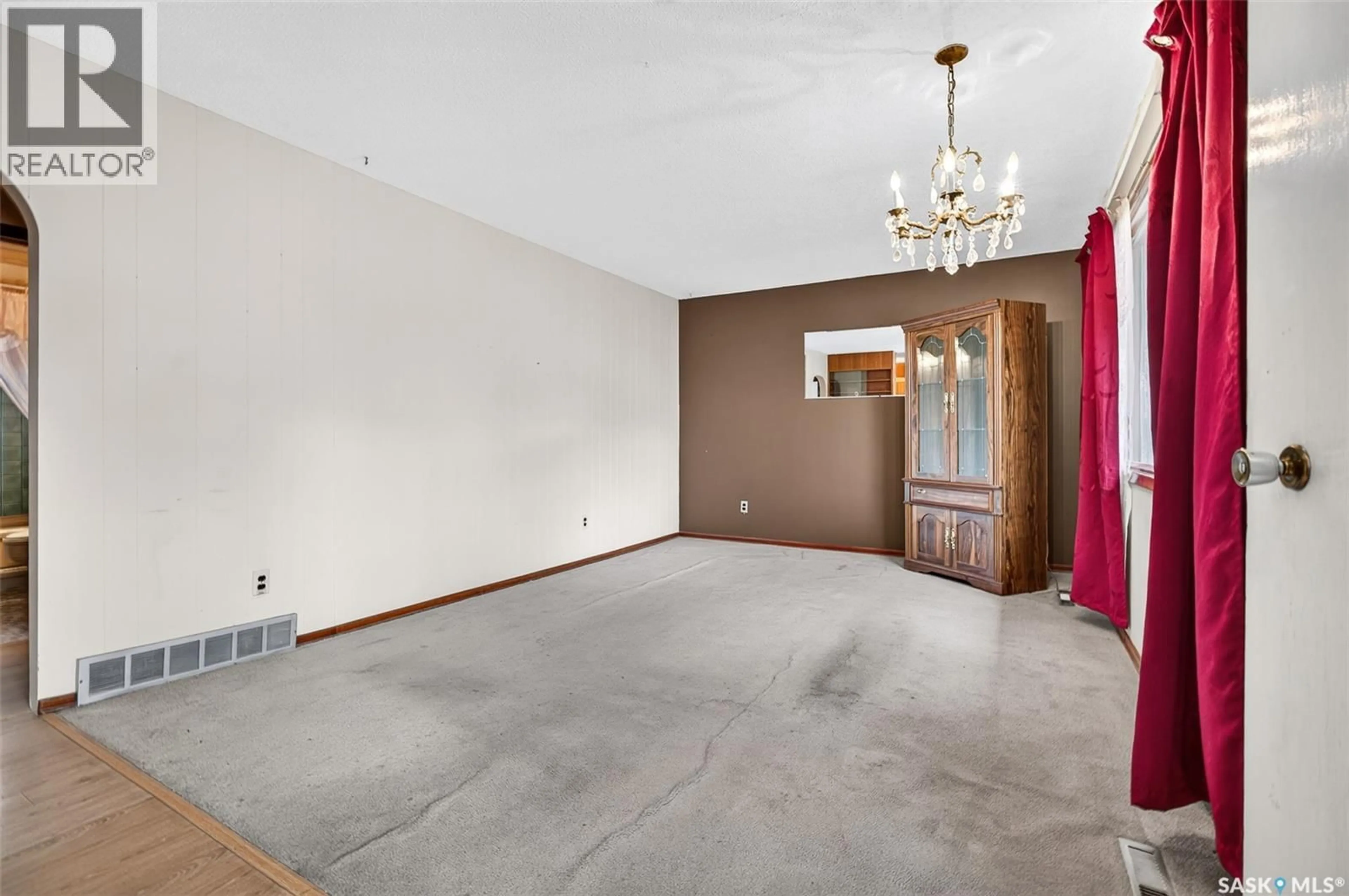 A pic of a room for 842 GRANDVIEW STREET, Moose Jaw Saskatchewan S6H5L8