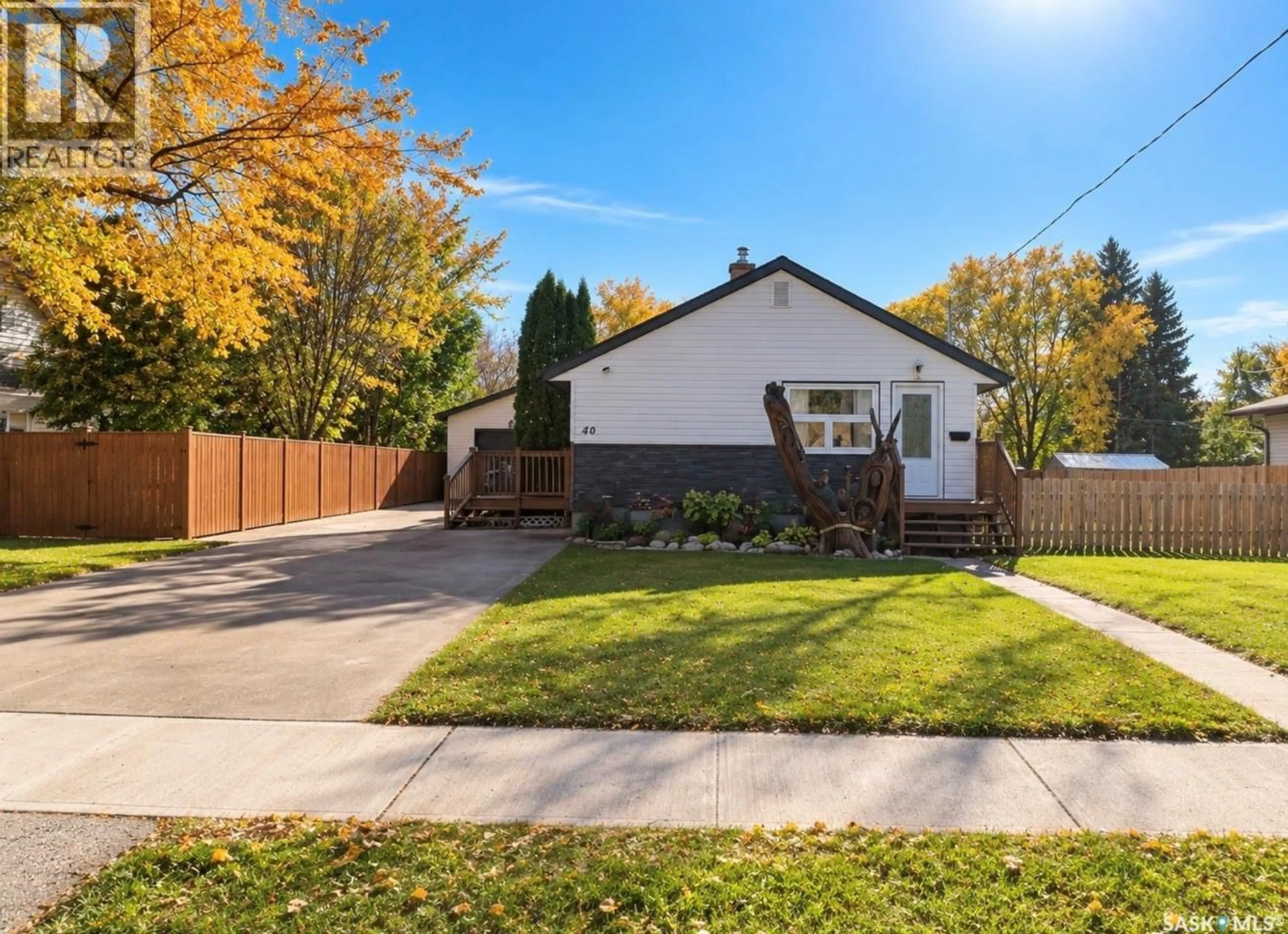 A pic from outside/outdoor area/front of a property/back of a property/a pic from drone, street for 40 KING STREET, Yorkton Saskatchewan S3N0T8