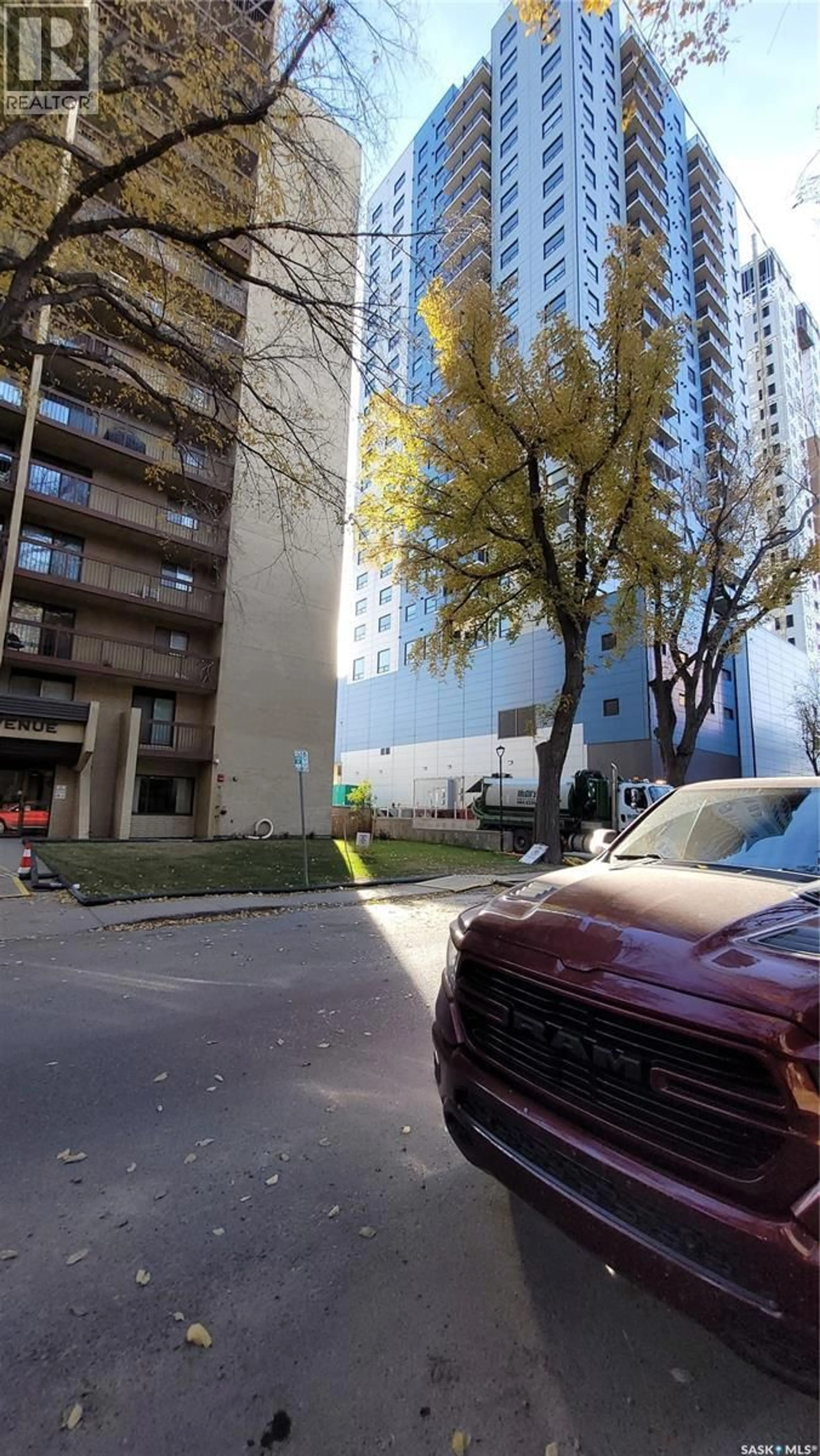 Parking for 203 - 430 5TH AVENUE, Saskatoon Saskatchewan S7K6Z2