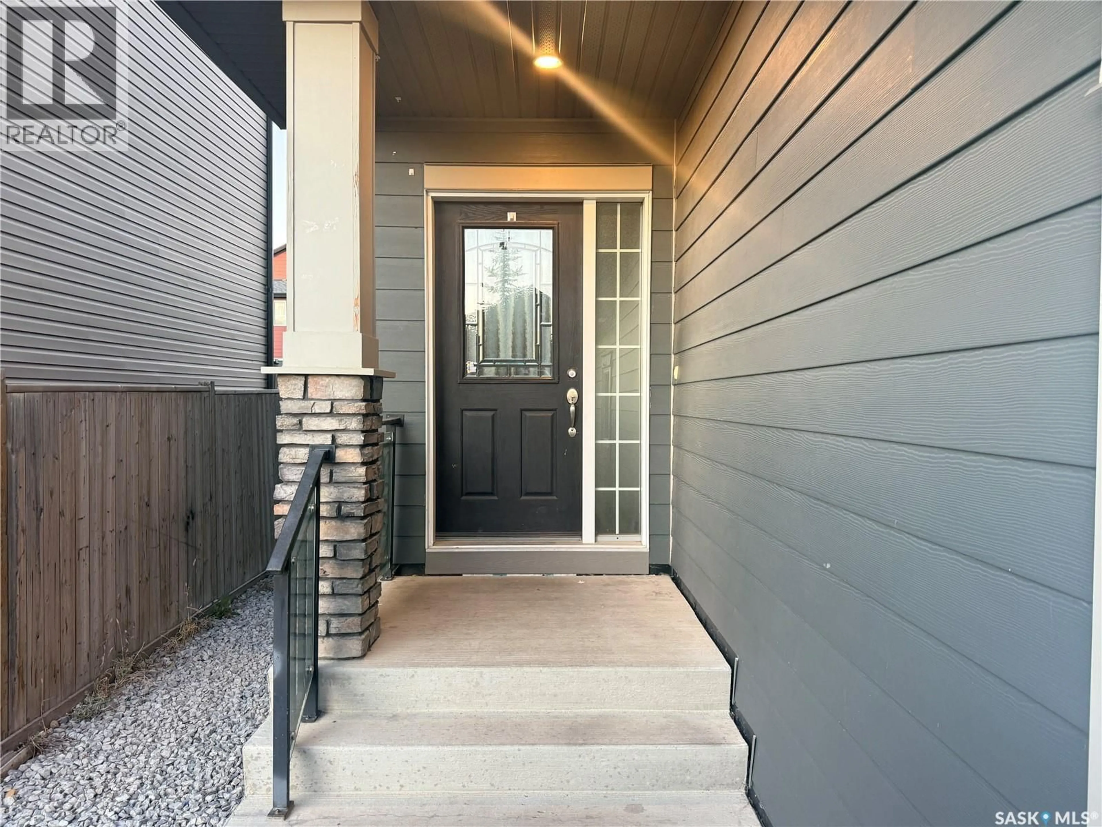 Indoor entryway for 1311 DENHAM CRESCENT, Saskatoon Saskatchewan S7R0B2