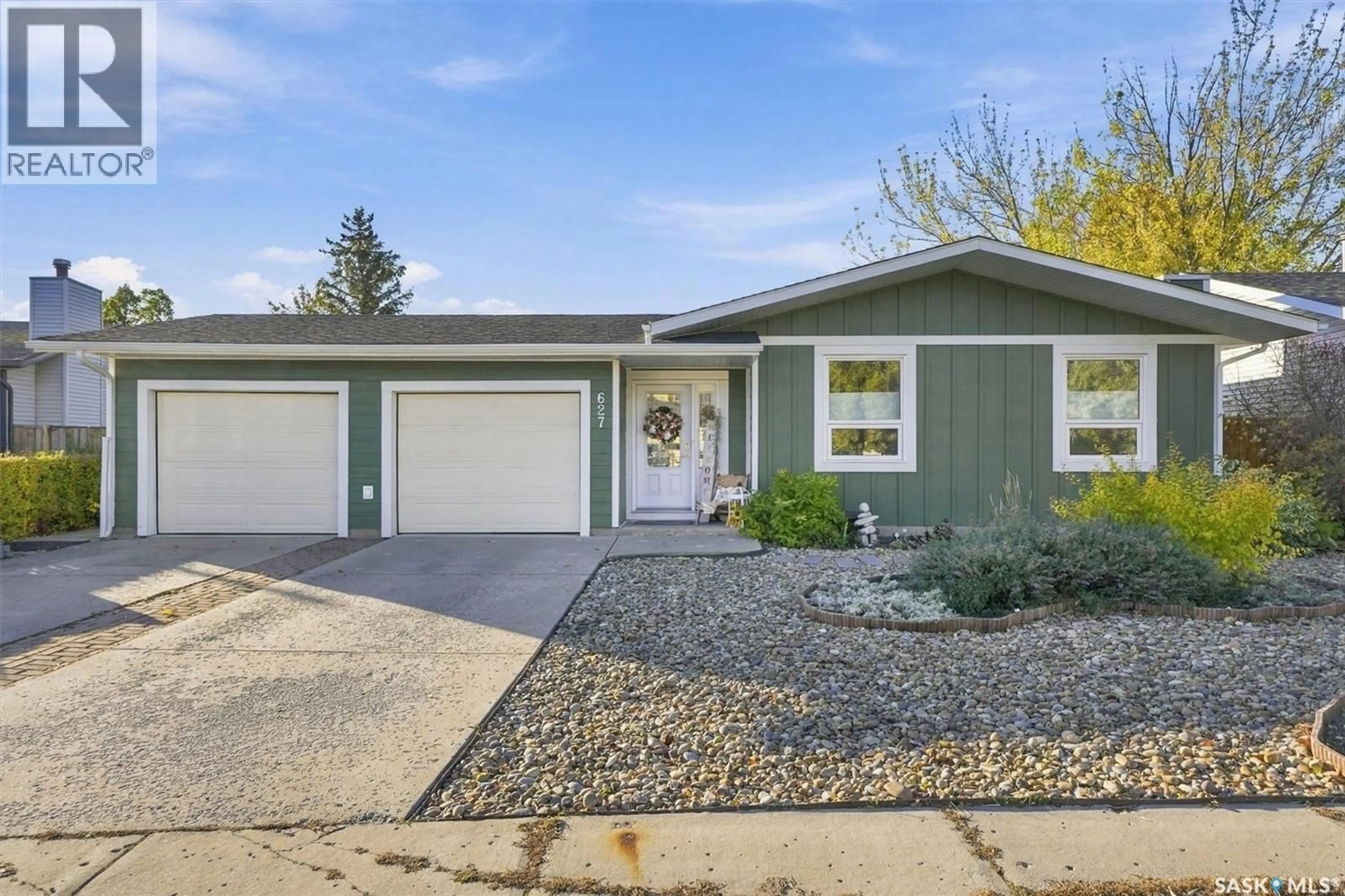 Home with vinyl exterior material, street for 627 SPENCER WAY, Saskatoon Saskatchewan S7K7S9