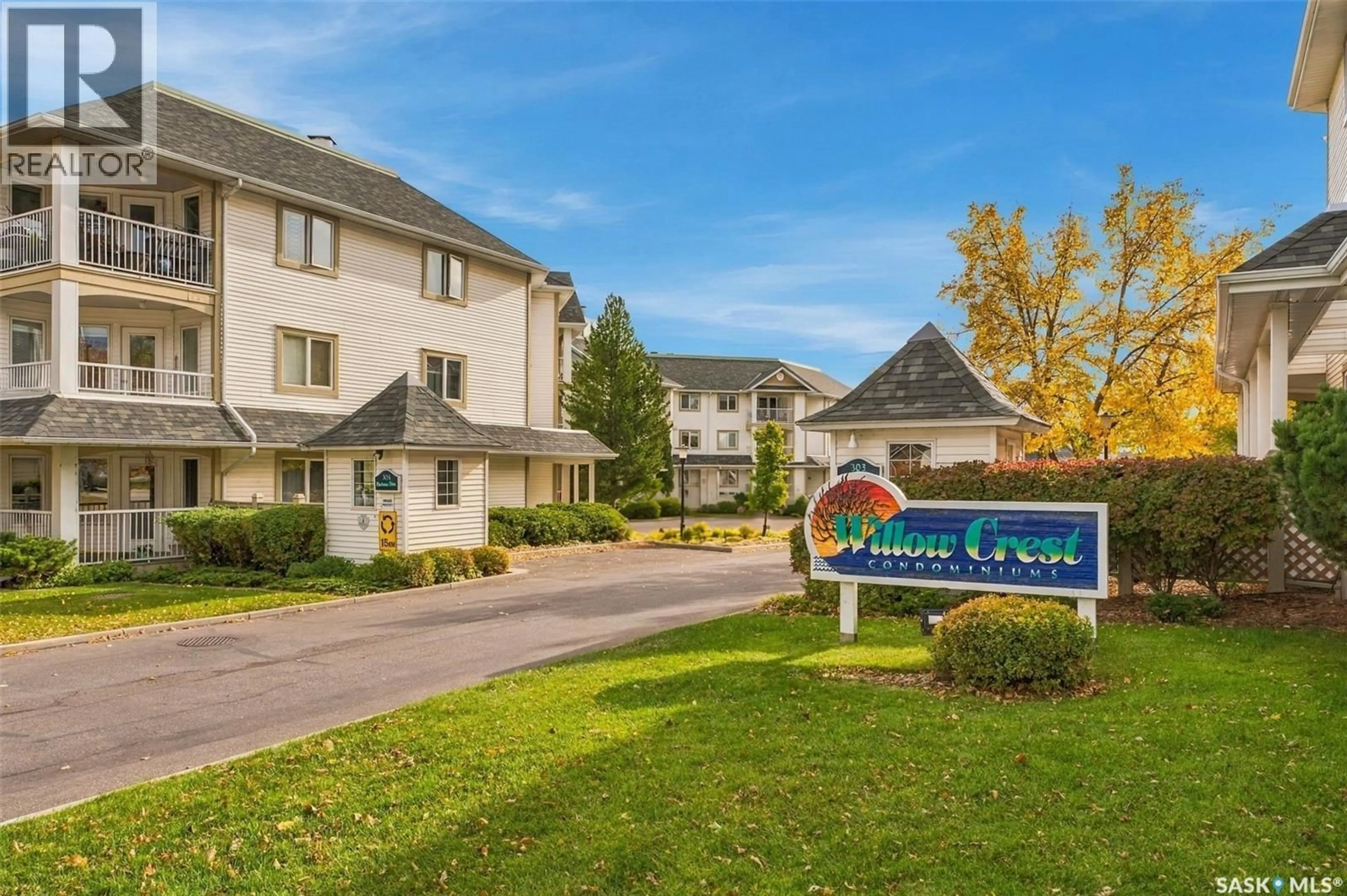 Indoor foyer for 305 - 324 PINEHOUSE DRIVE, Saskatoon Saskatchewan S7K7Z4