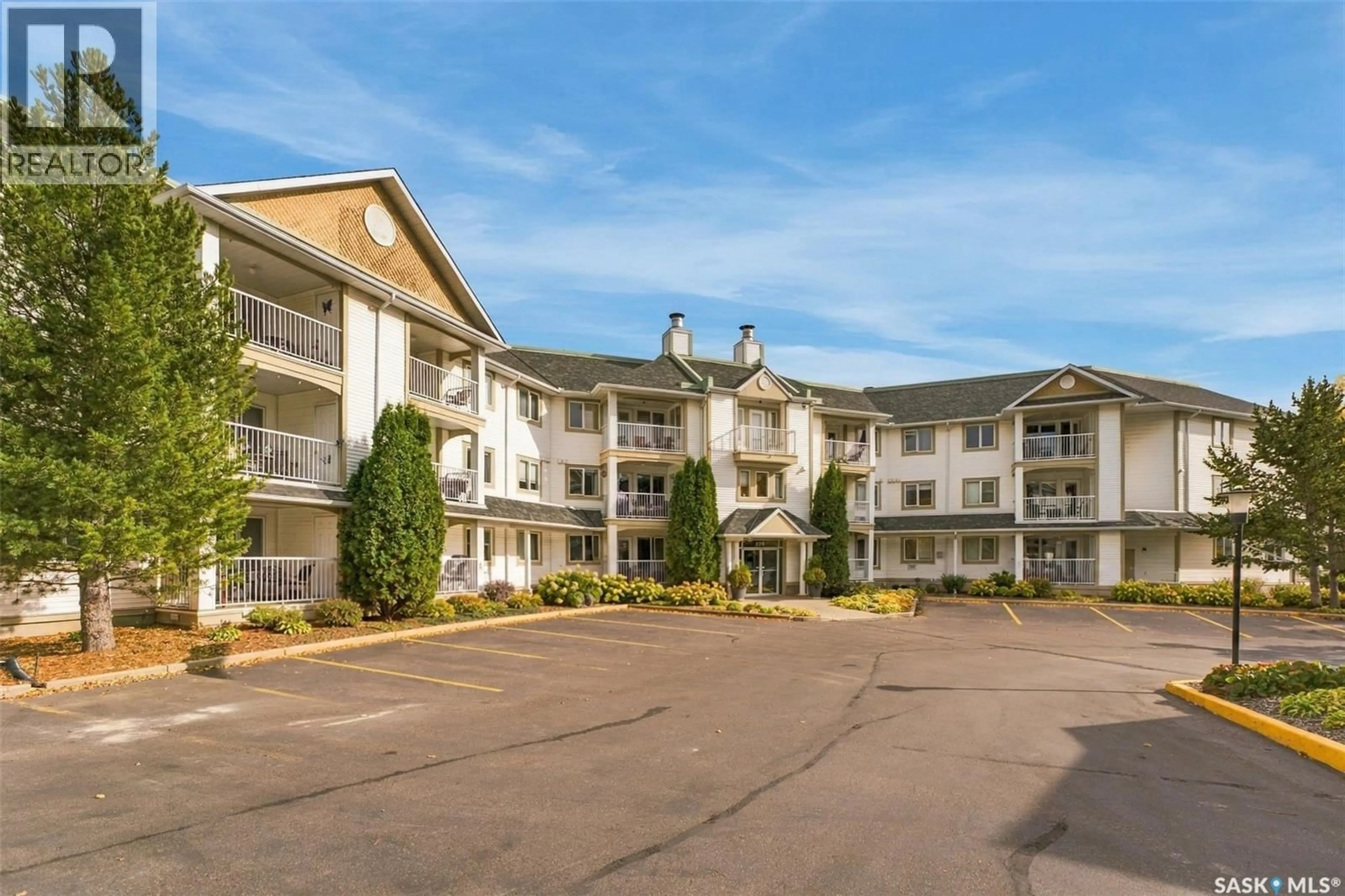 Patio, unknown for 305 - 324 PINEHOUSE DRIVE, Saskatoon Saskatchewan S7K7Z4