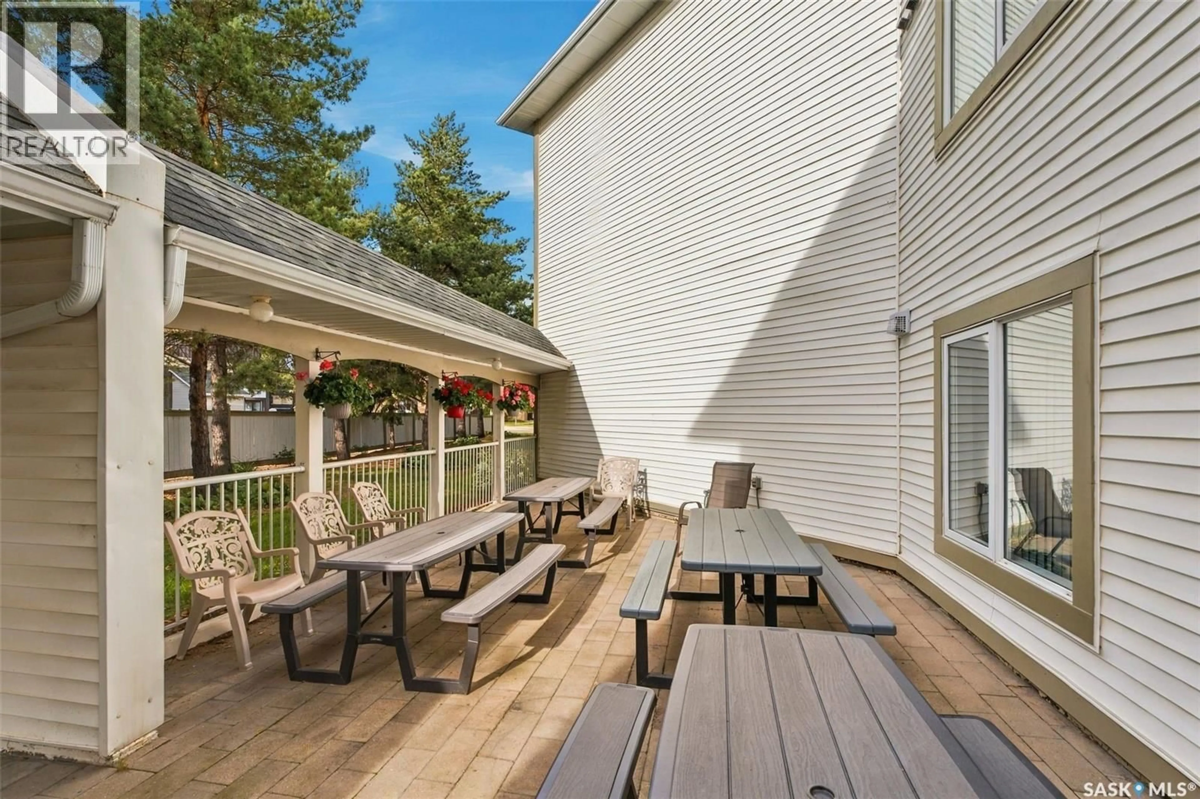Patio, street for 305 - 324 PINEHOUSE DRIVE, Saskatoon Saskatchewan S7K7Z4