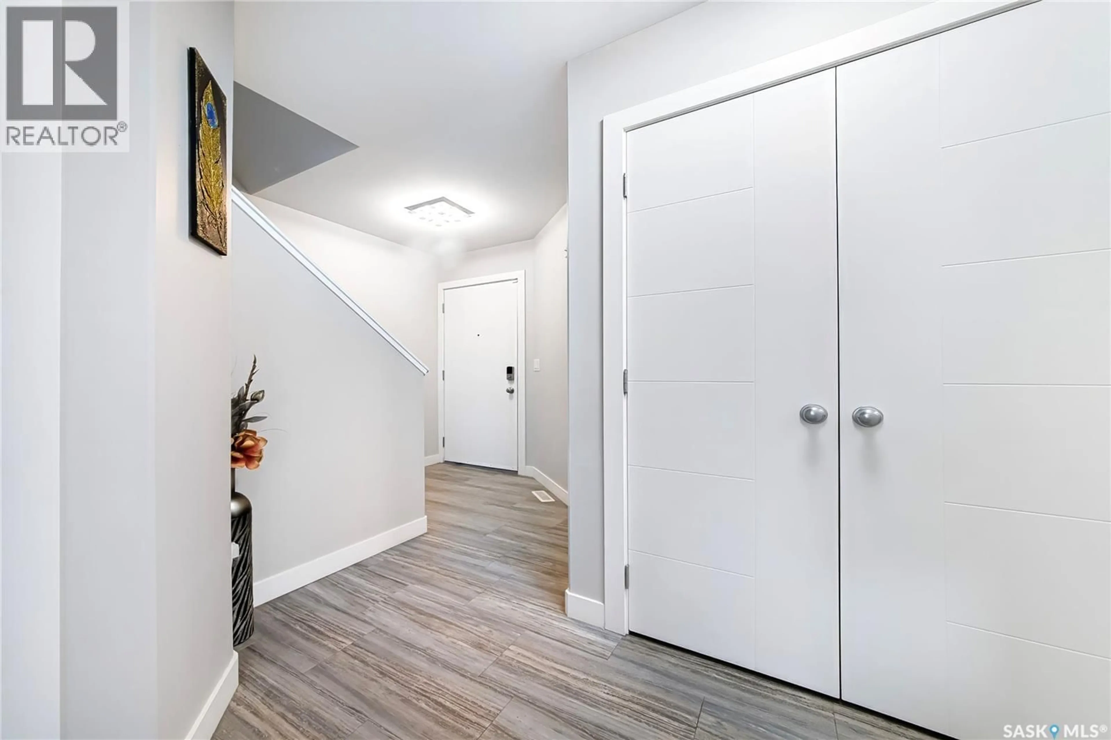 Indoor entryway for 433 GERMAIN MANOR, Saskatoon Saskatchewan S7V0V1
