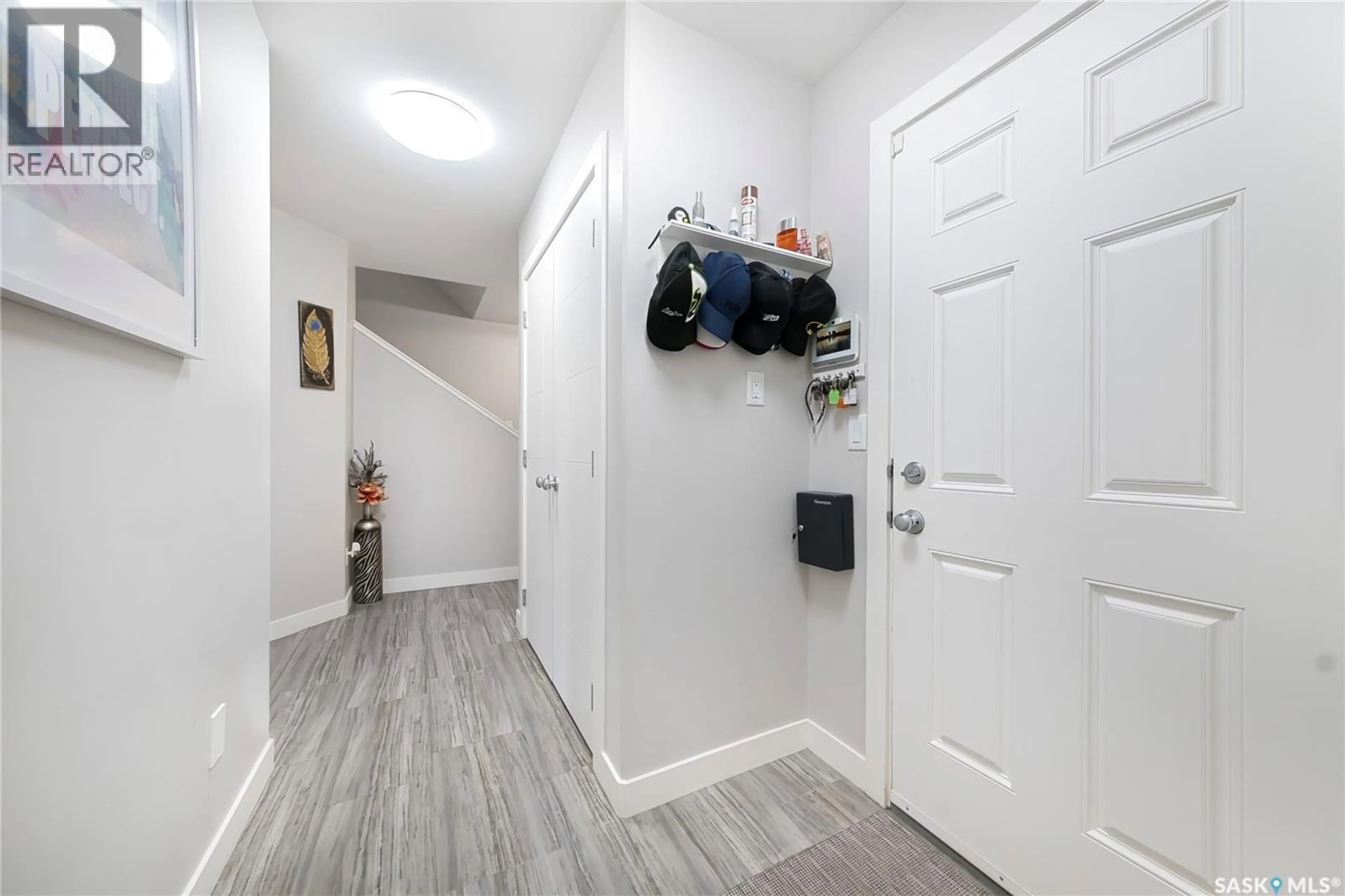 Indoor entryway for 433 GERMAIN MANOR, Saskatoon Saskatchewan S7V0V1