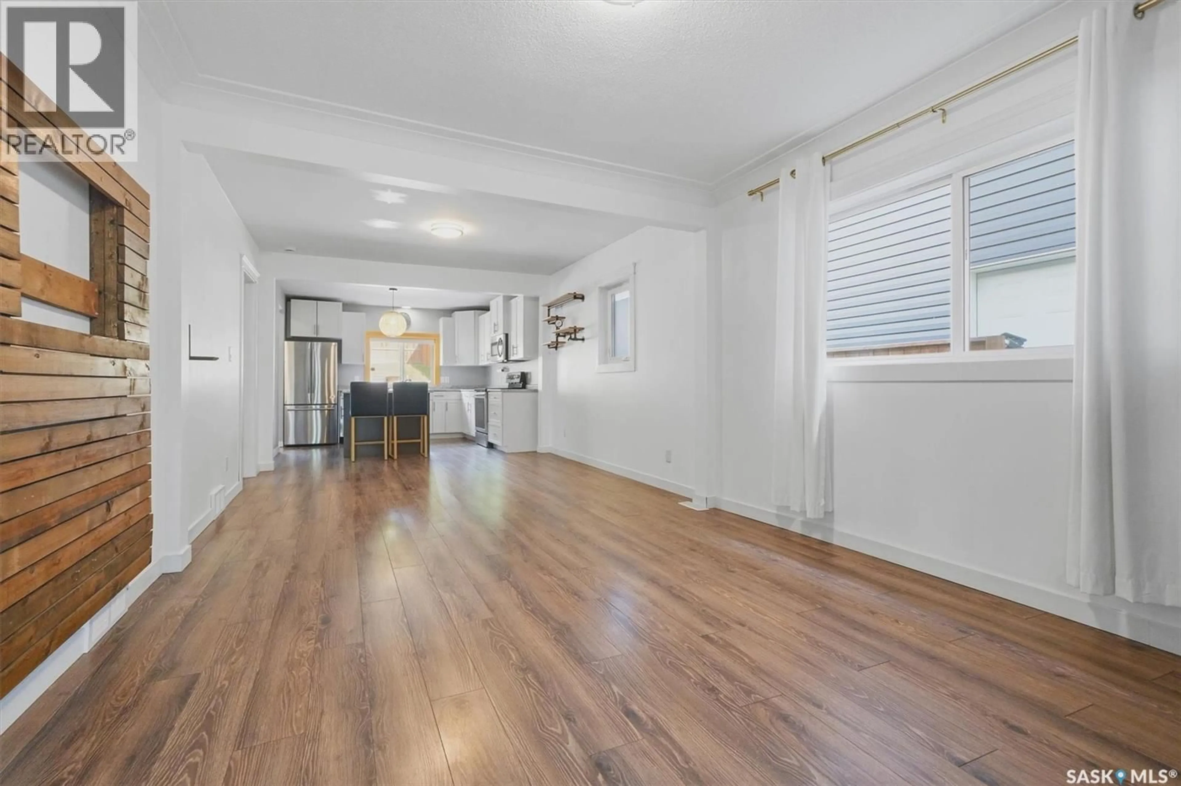 A pic of a room for 720 WALMER ROAD, Saskatoon Saskatchewan S7L0E4