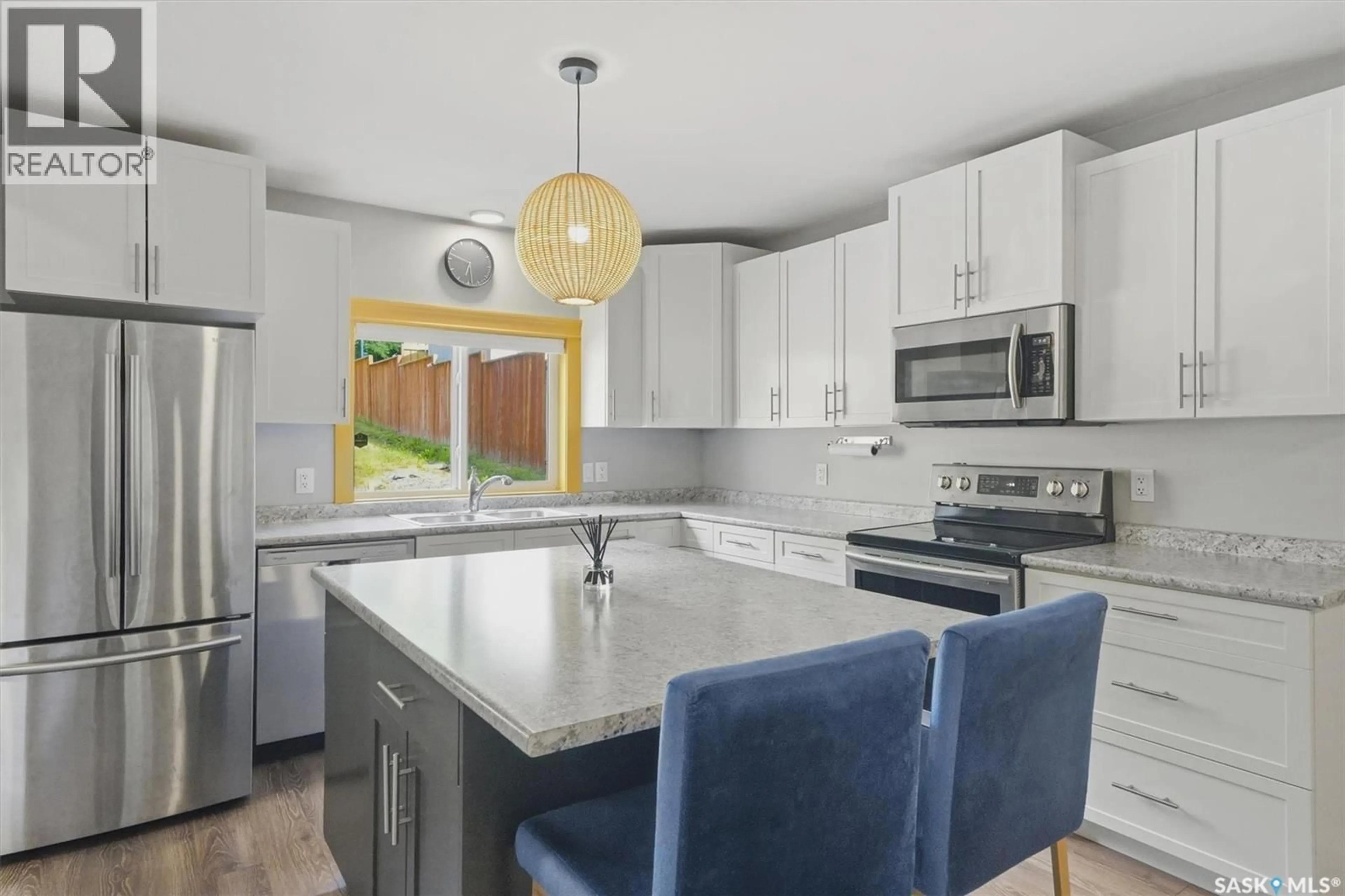 Open concept kitchen, ceramic/tile floor for 720 WALMER ROAD, Saskatoon Saskatchewan S7L0E4