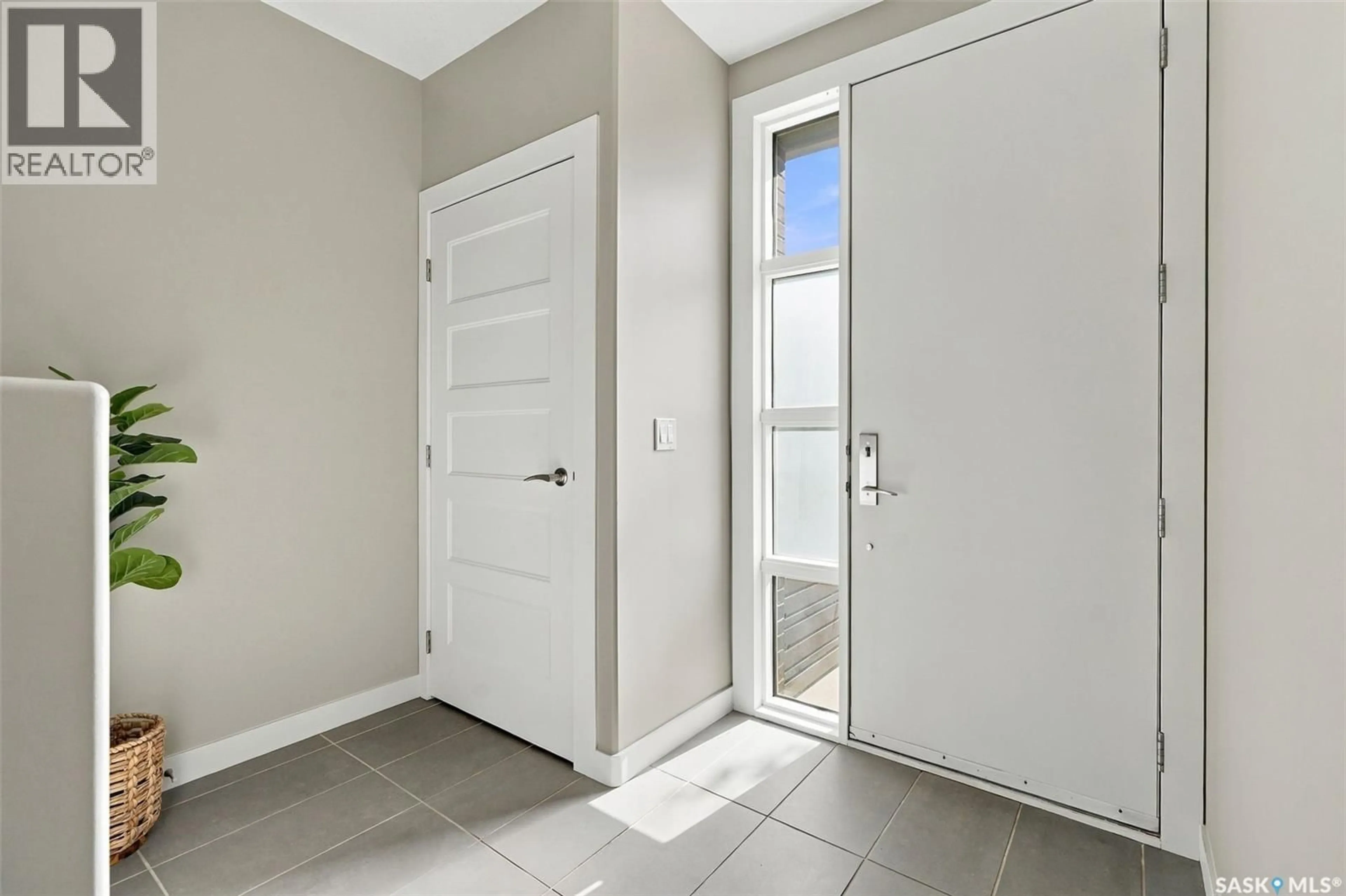 Indoor entryway for 20 103 WILLIS CRESCENT, Saskatoon Saskatchewan S7T0X9