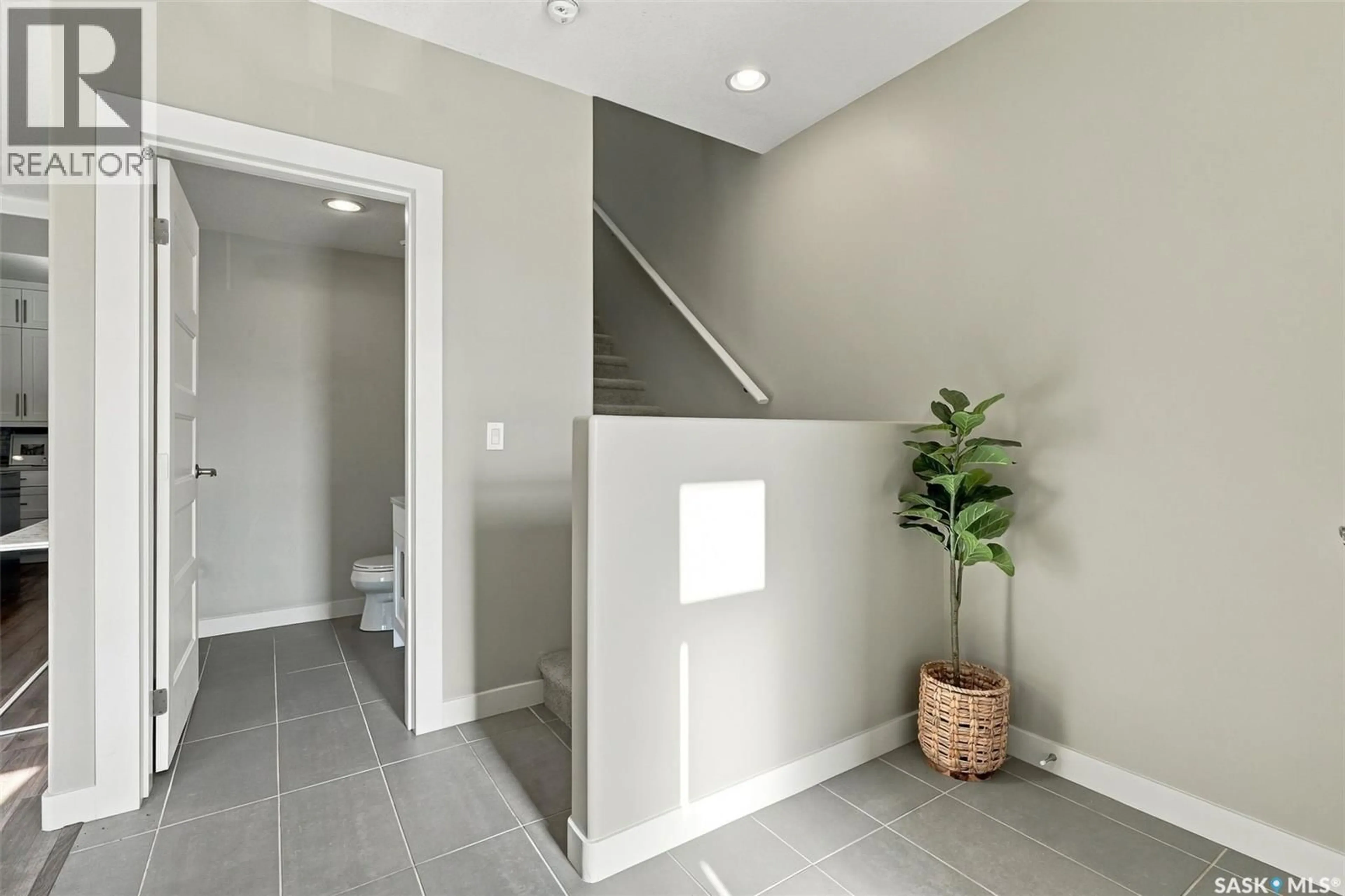 Indoor entryway for 20 103 WILLIS CRESCENT, Saskatoon Saskatchewan S7T0X9