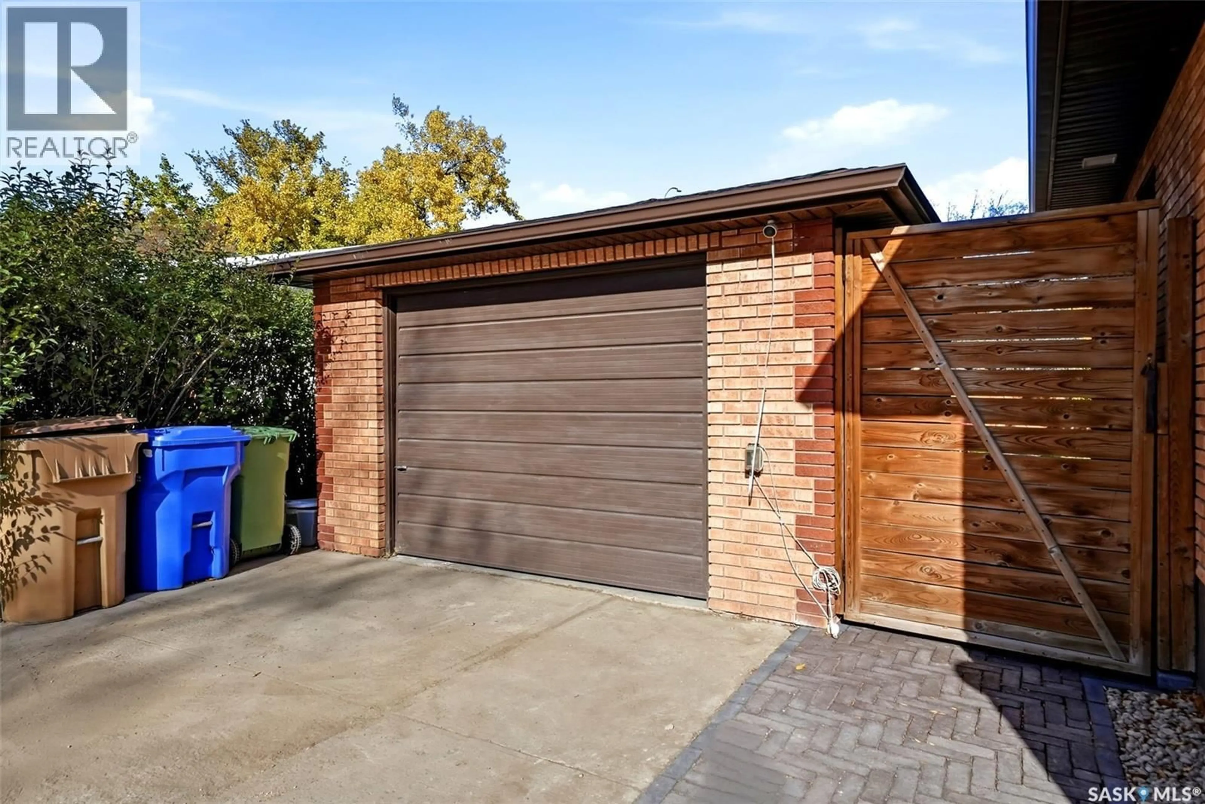 Indoor garage for 53 CALDER CRESCENT, Regina Saskatchewan S4S4A5
